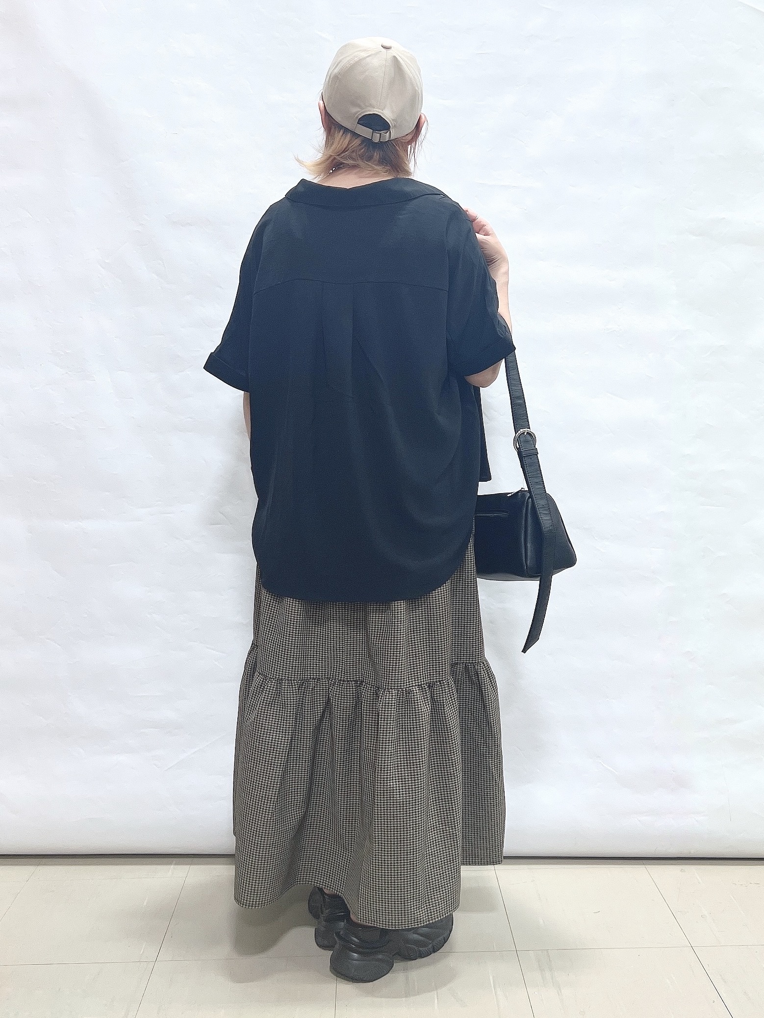 YUIさんの「SHOO･LA･RUE｜【ひんやり/洗濯後しわになりにくい/S-LL】着るだけでこなれ見え 二の腕も隠せるデザイン半袖シャツ」を使ったコーディネート