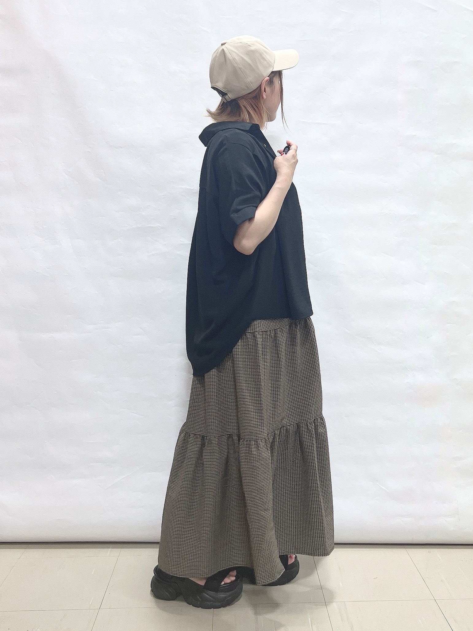 YUIさんの「SHOO･LA･RUE｜【ひんやり/洗濯後しわになりにくい/S-LL】着るだけでこなれ見え 二の腕も隠せるデザイン半袖シャツ」を使ったコーディネート