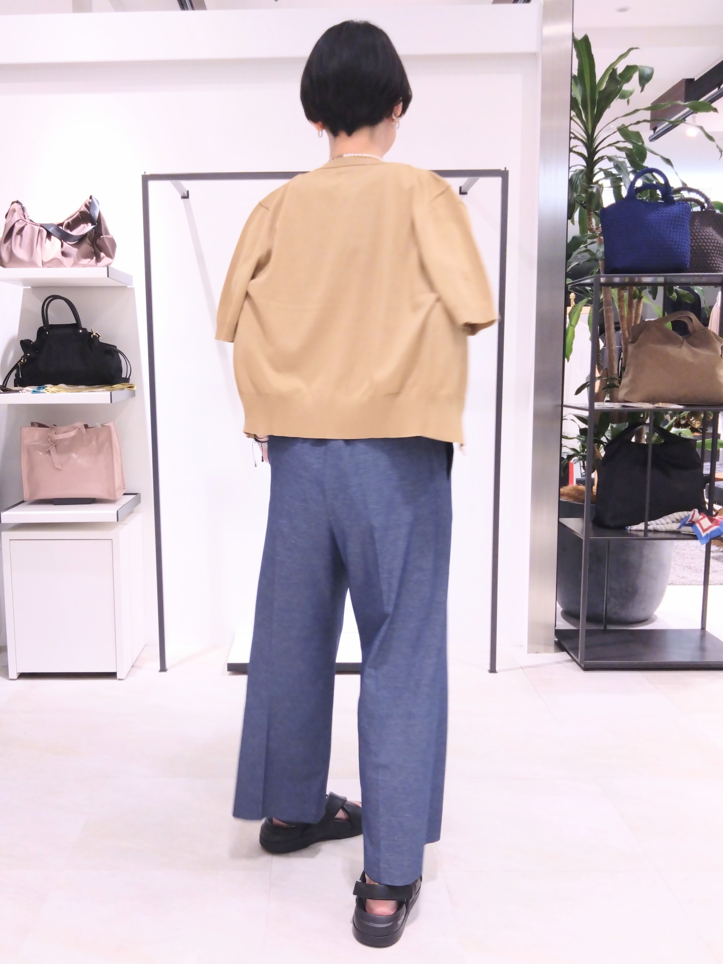 まちこさんの「UNTITLED｜【前後2WAY】ドライタッチコットンプルオーバー」を使ったコーディネート