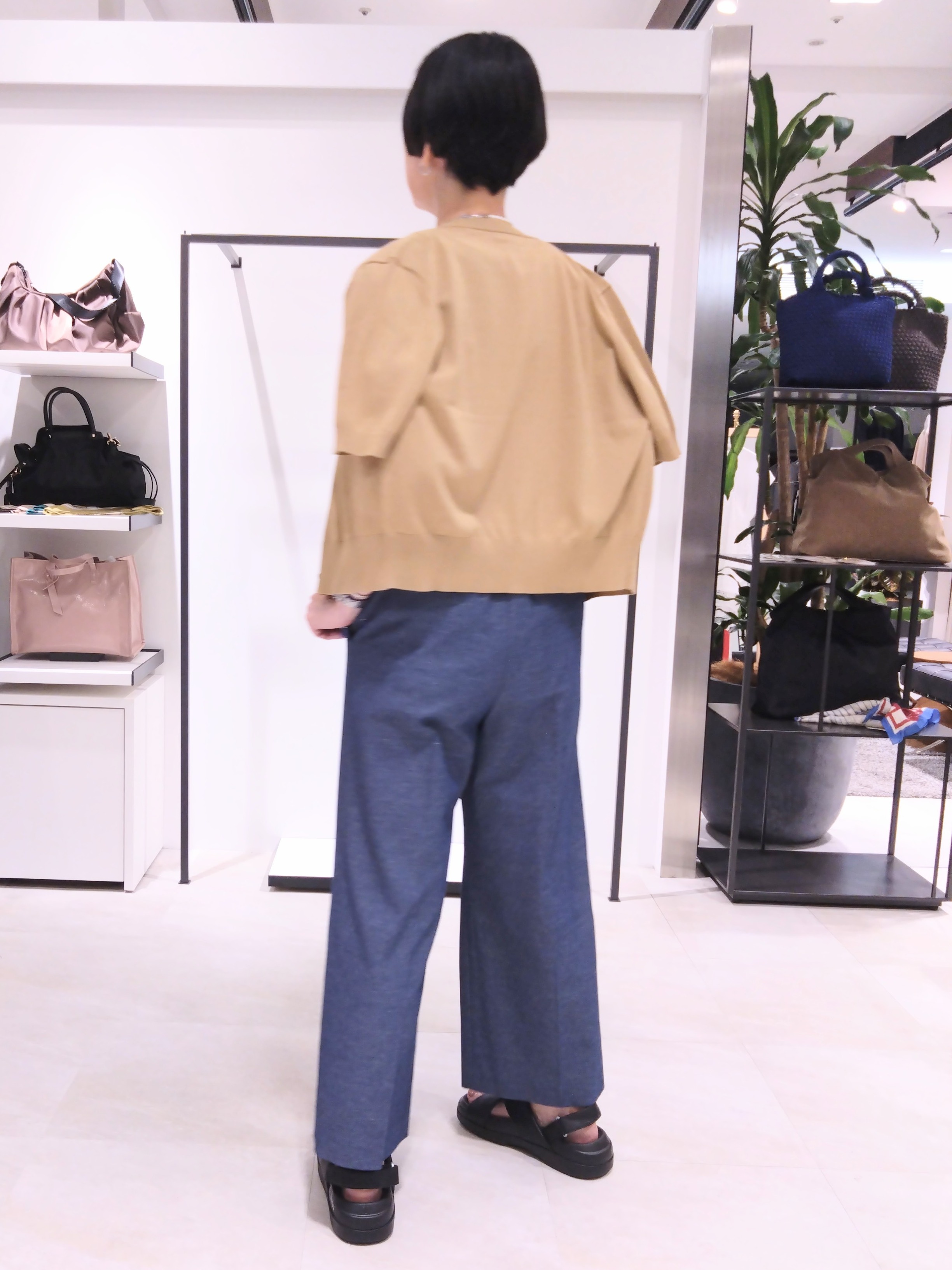 まちこさんの「UNTITLED｜【前後2WAY】ドライタッチコットンプルオーバー」を使ったコーディネート