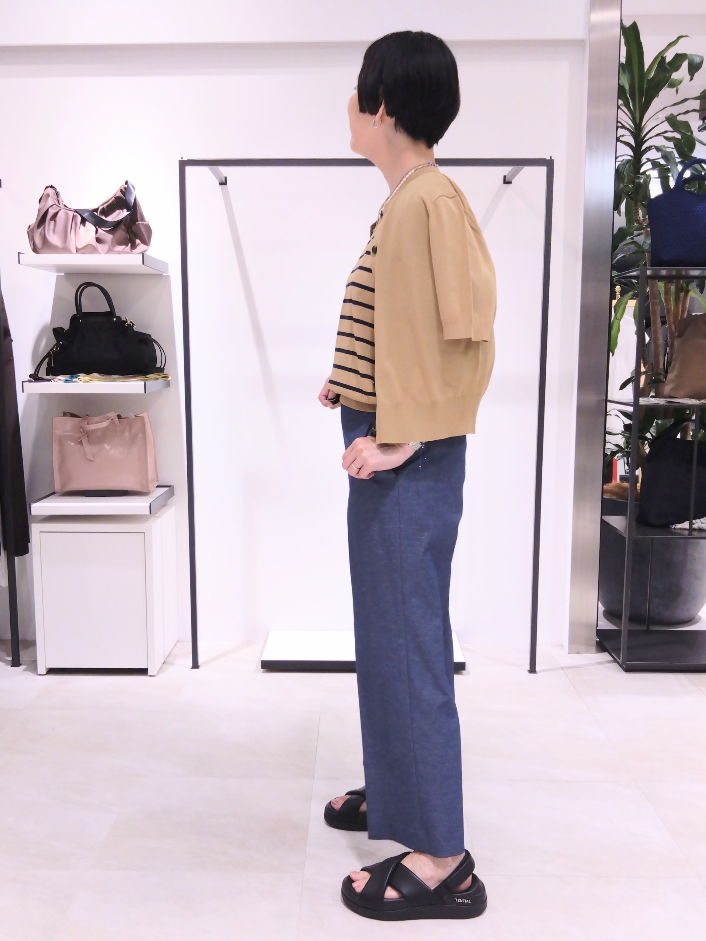 まちこさんの「UNTITLED｜【前後2WAY】ドライタッチコットンプルオーバー」を使ったコーディネート