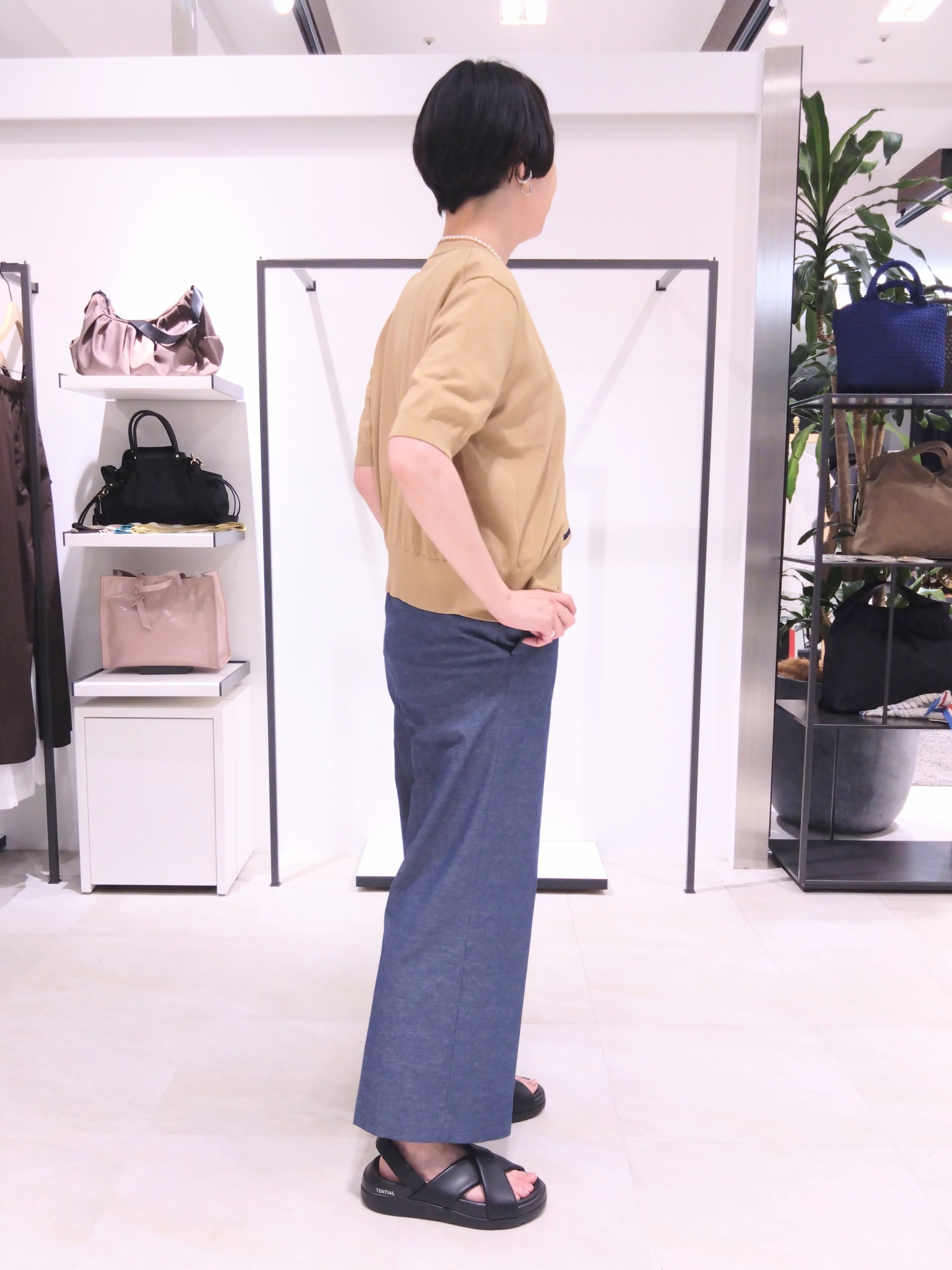 まちこさんの「UNTITLED｜【前後2WAY】ドライタッチコットンプルオーバー」を使ったコーディネート