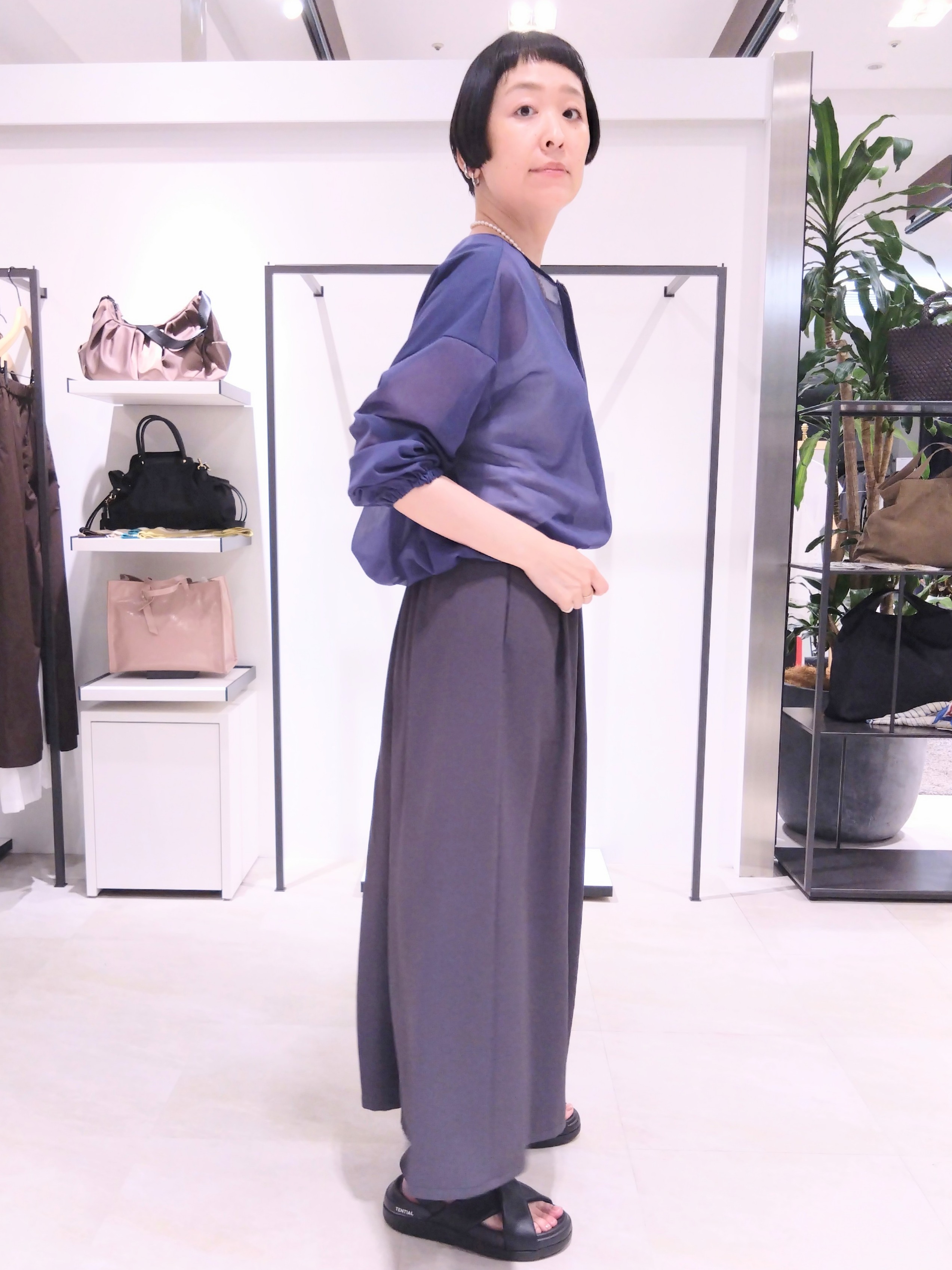 まちこさんの「UNTITLED｜トリコットシアーブラウス」を使ったコーディネート