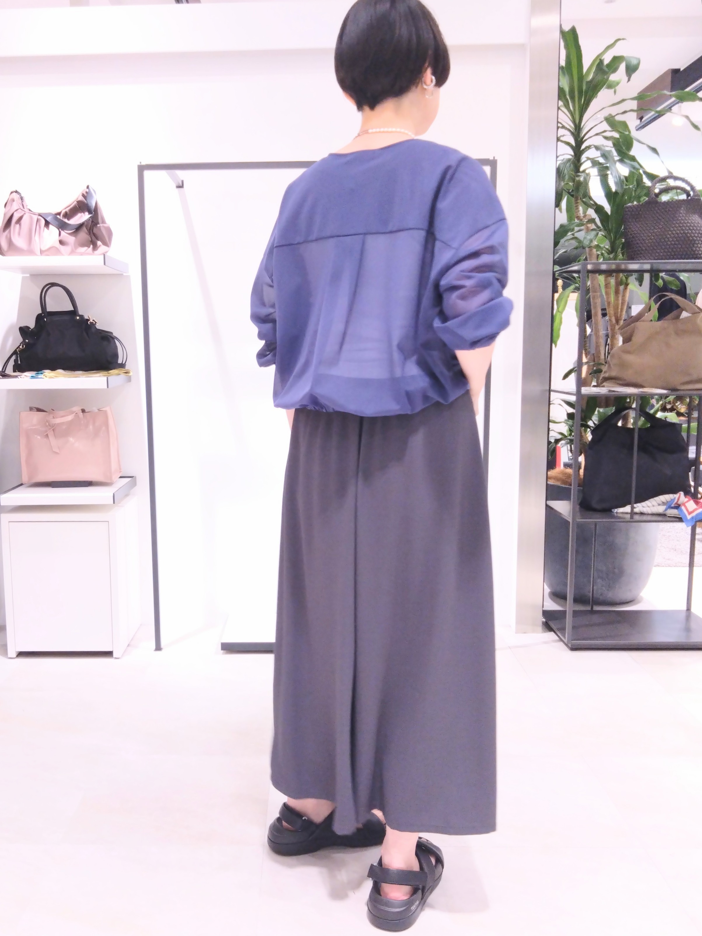 まちこさんの「UNTITLED｜トリコットシアーブラウス」を使ったコーディネート