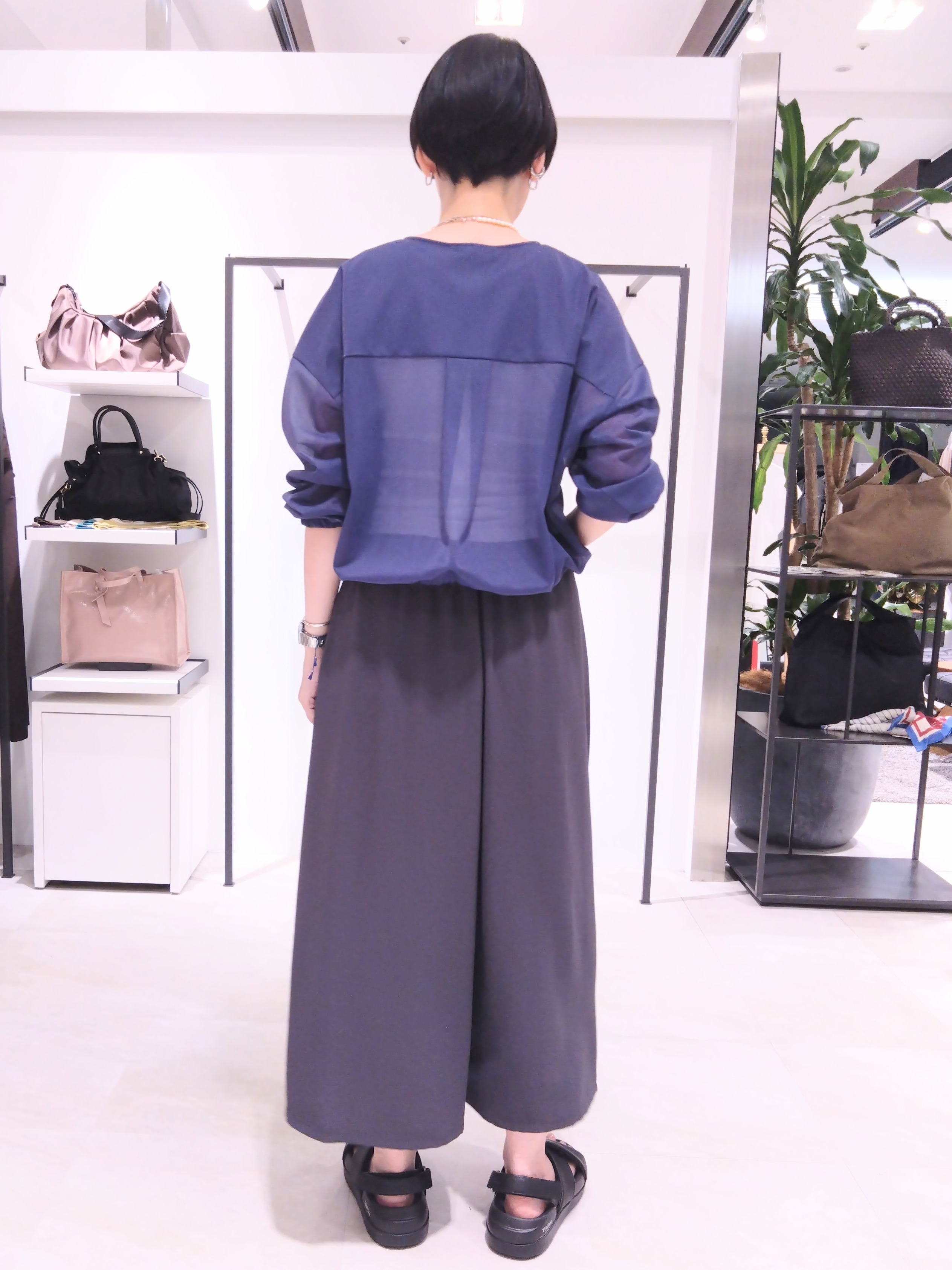 まちこさんの「UNTITLED｜トリコットシアーブラウス」を使ったコーディネート