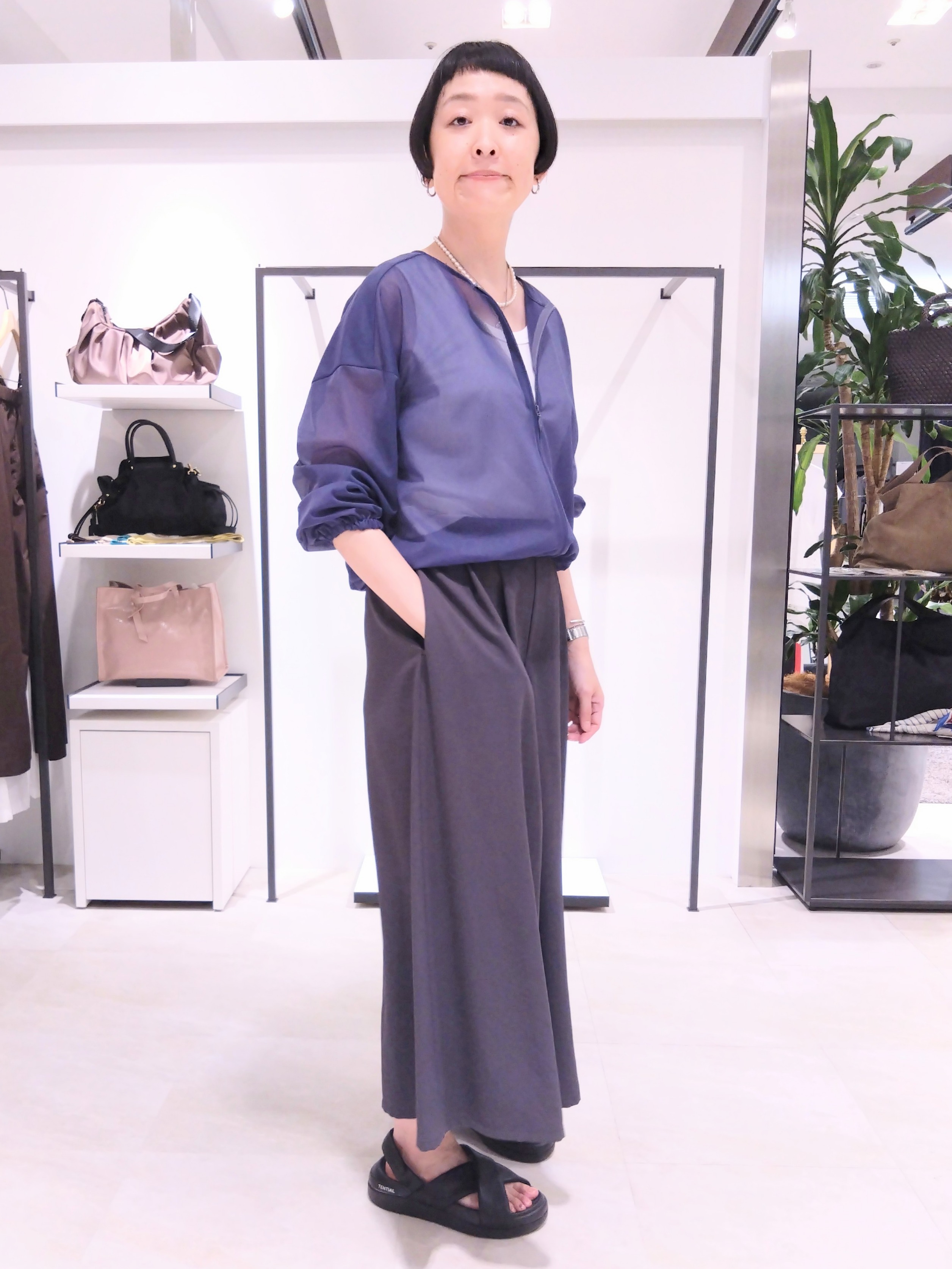 まちこさんの「UNTITLED｜トリコットシアーブラウス」を使ったコーディネート