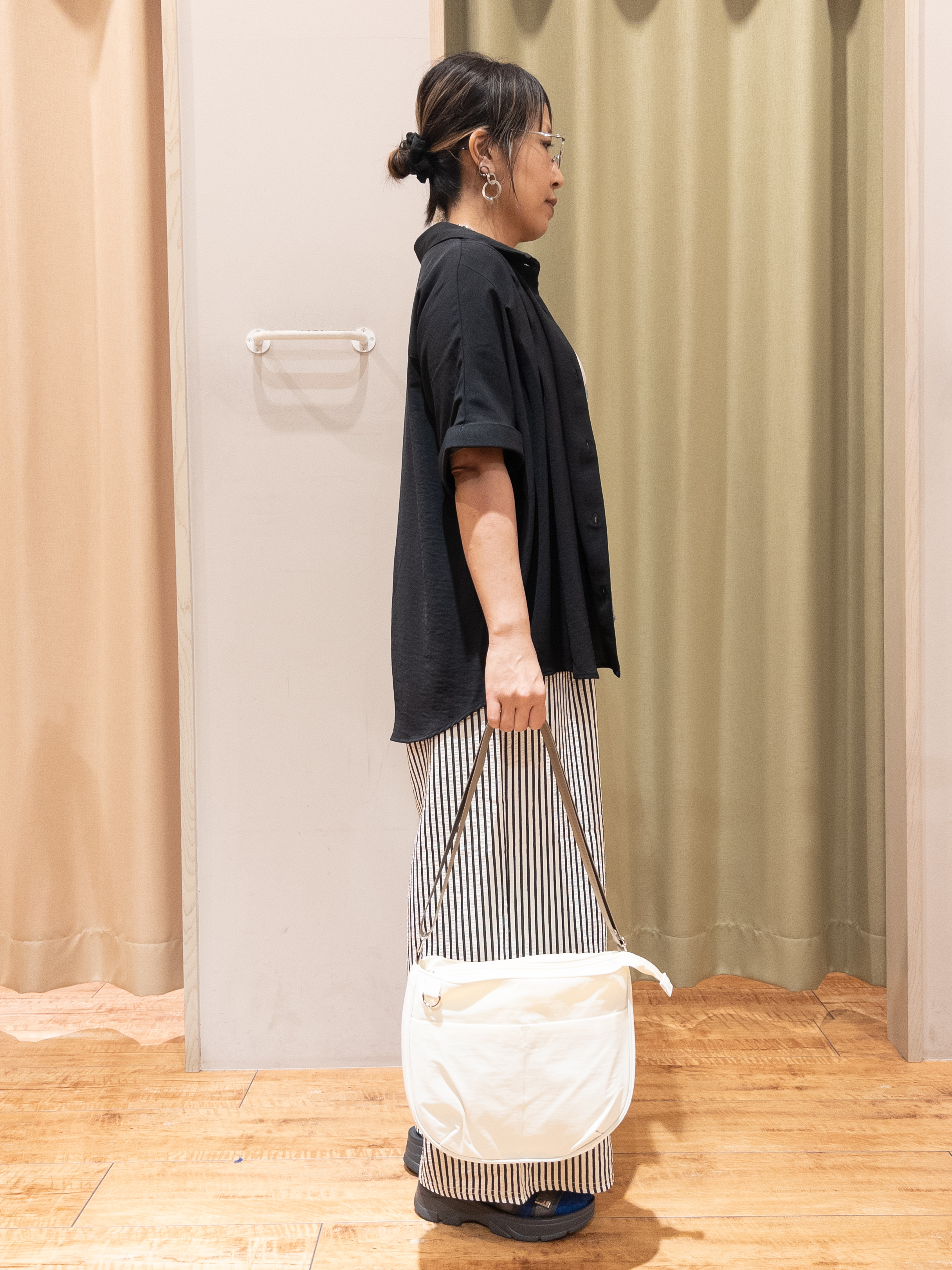 Kawa-sanさんの「SHOO･LA･RUE｜【ひんやり/洗濯後しわになりにくい/S-LL】着るだけでこなれ見え 二の腕も隠せるデザイン半袖シャツ」を使ったコーディネート