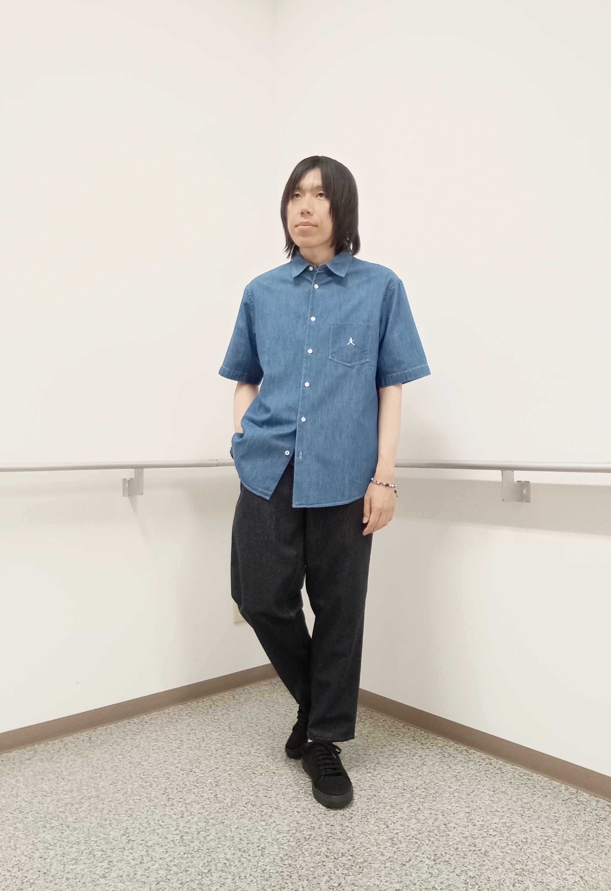 moritaさんの「TAKEO KIKUCHI｜【BOWLER HAT LABEL】ボーラーハットウォーカー刺繍 半袖デニムシャツ」を使ったコーディネート