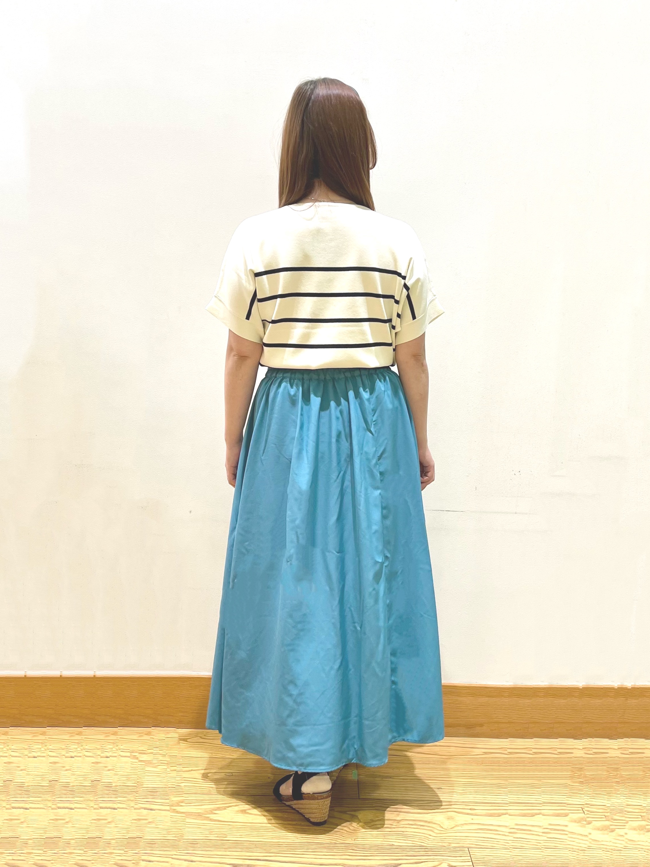 ゆっきーさんの「SHOO･LA･RUE｜【毎日洗える/ひんやり/UV】二の腕隠れる さらっとドルマン半袖ニット」を使ったコーディネート
