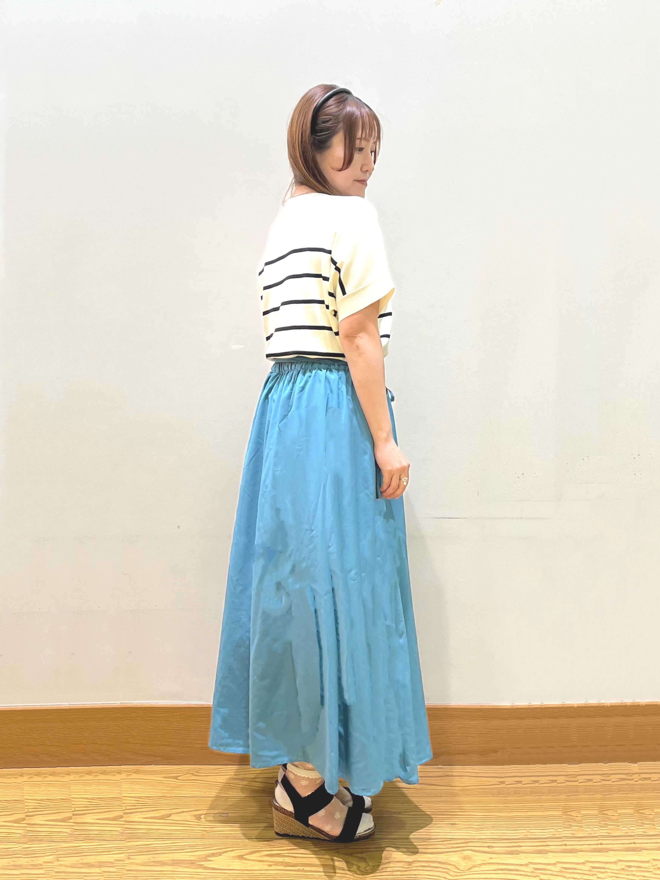 ゆっきーさんの「SHOO･LA･RUE｜【毎日洗える/ひんやり/UV】二の腕隠れる さらっとドルマン半袖ニット」を使ったコーディネート