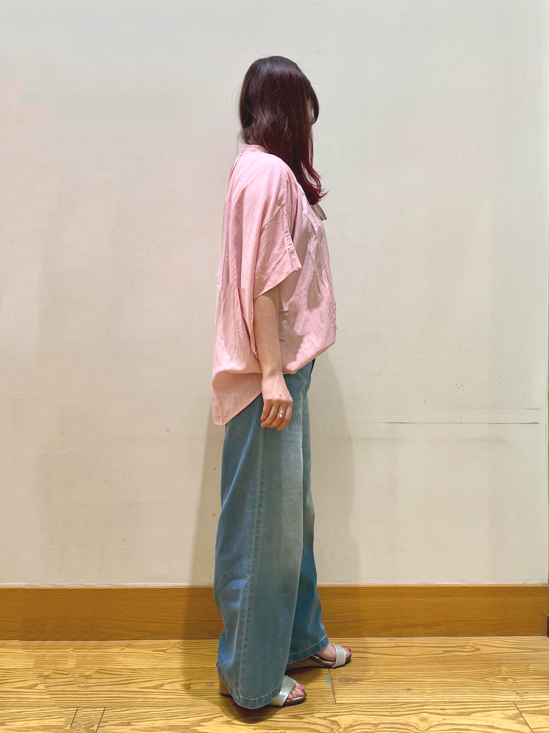 ゆっきーさんの「SHOO･LA･RUE｜【ひんやり/洗濯機可/体型カバー】二の腕隠れる ゆるっと襟ギャザーレーヨンブラウス」を使ったコーディネート