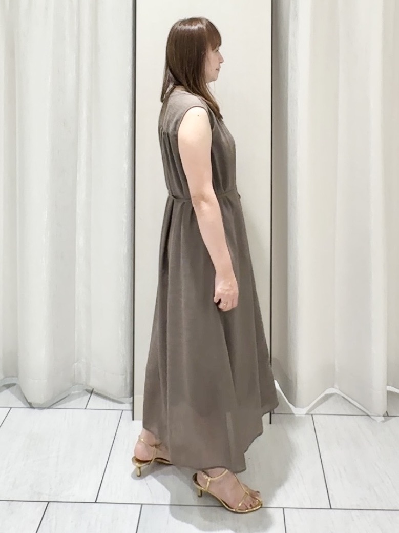 ʏᴜᴋɪᴋᴏさんの「UNTITLED｜【通気性/前開きボタン】シアーVネックワンピース」を使ったコーディネート