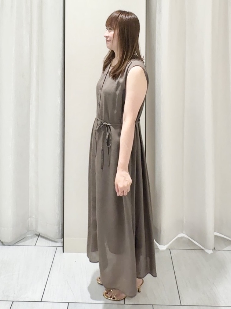 ʏᴜᴋɪᴋᴏさんの「UNTITLED｜【通気性/前開きボタン】シアーVネックワンピース」を使ったコーディネート