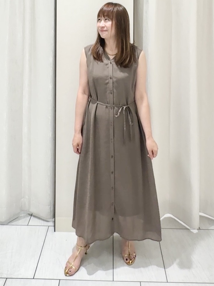 ʏᴜᴋɪᴋᴏさんの「UNTITLED｜【通気性/前開きボタン】シアーVネックワンピース」を使ったコーディネート