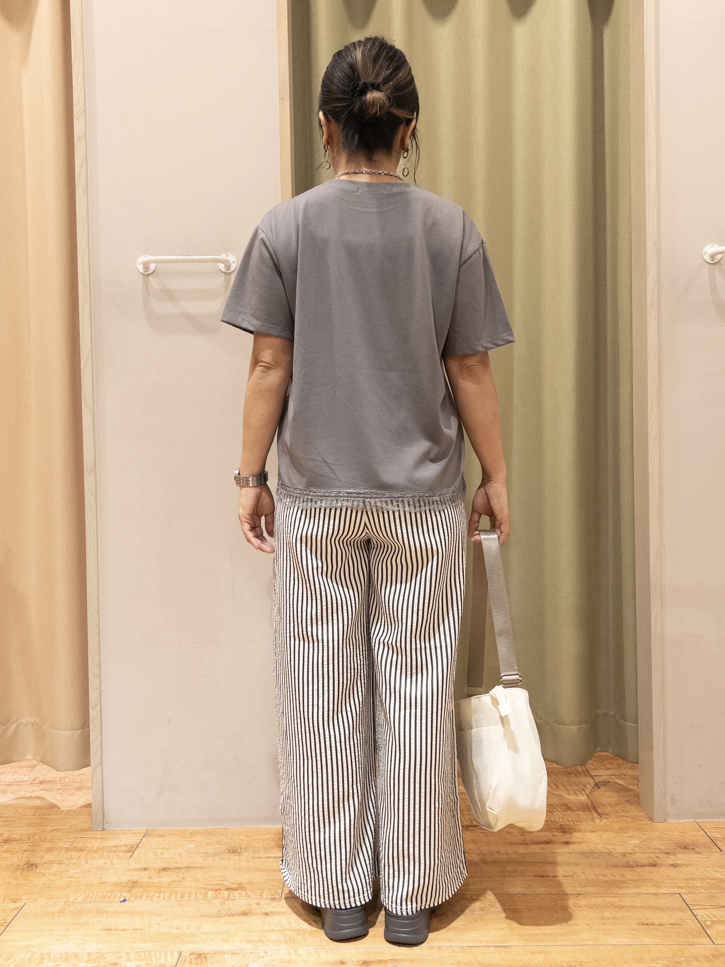 Kawa-sanさんの「SHOO･LA･RUE｜【ひんやり/洗濯後しわになりにくい/S-LL】着るだけでこなれ見え 二の腕も隠せるデザイン半袖シャツ」を使ったコーディネート