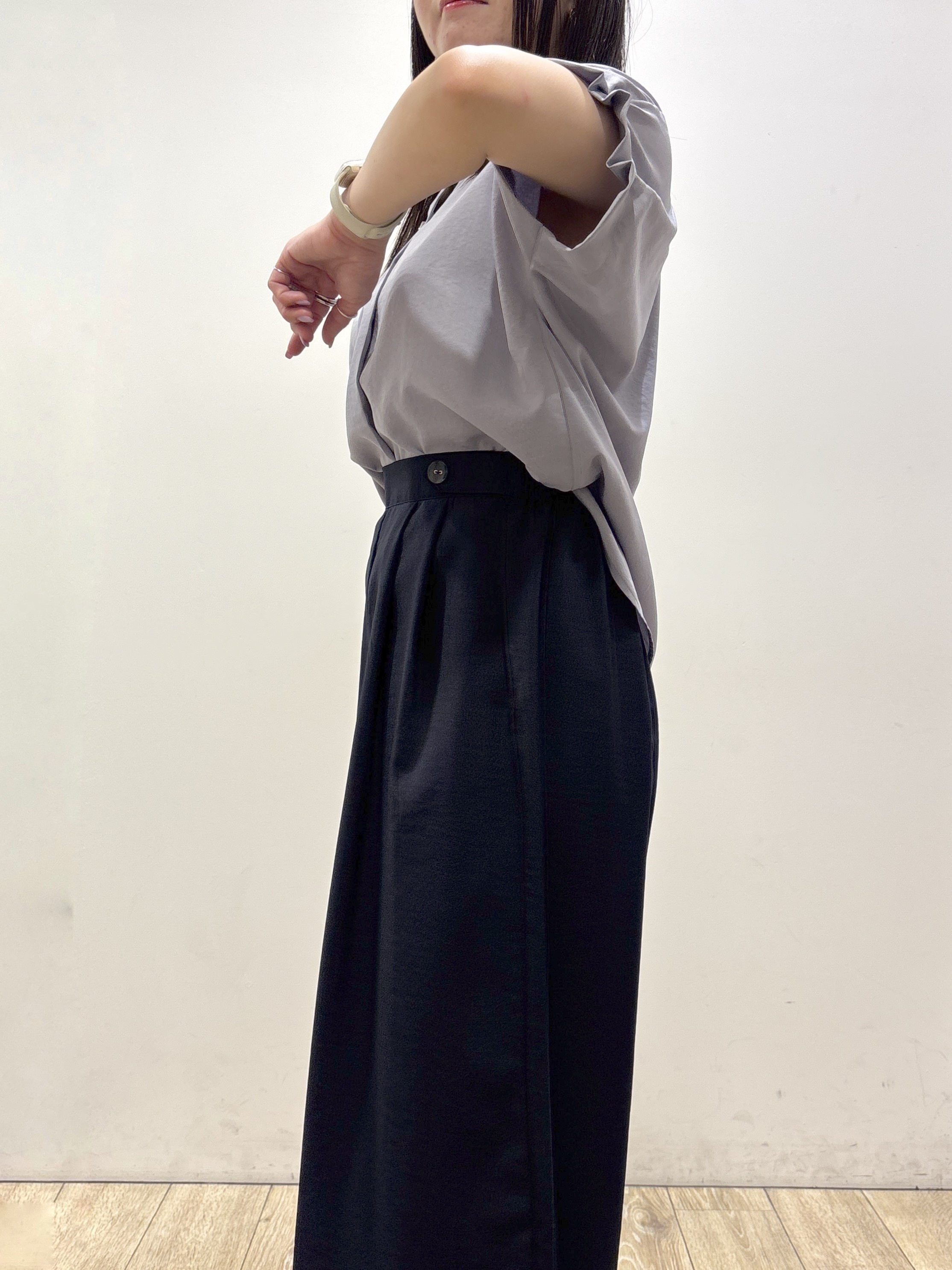 mameさんの「index｜【接触冷感／吸水速乾】タックスキッパーブラウス《防シワ／イージーアイロン／洗濯機OK／9col》」を使ったコーディネート