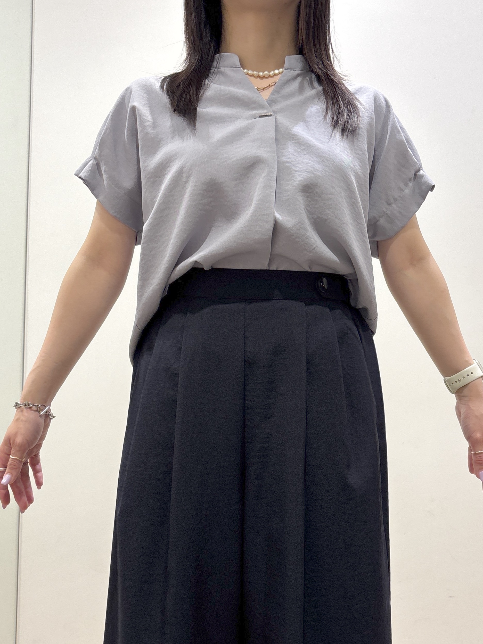 mameさんの「index｜【接触冷感／吸水速乾】タックスキッパーブラウス《防シワ／イージーアイロン／洗濯機OK／9col》」を使ったコーディネート