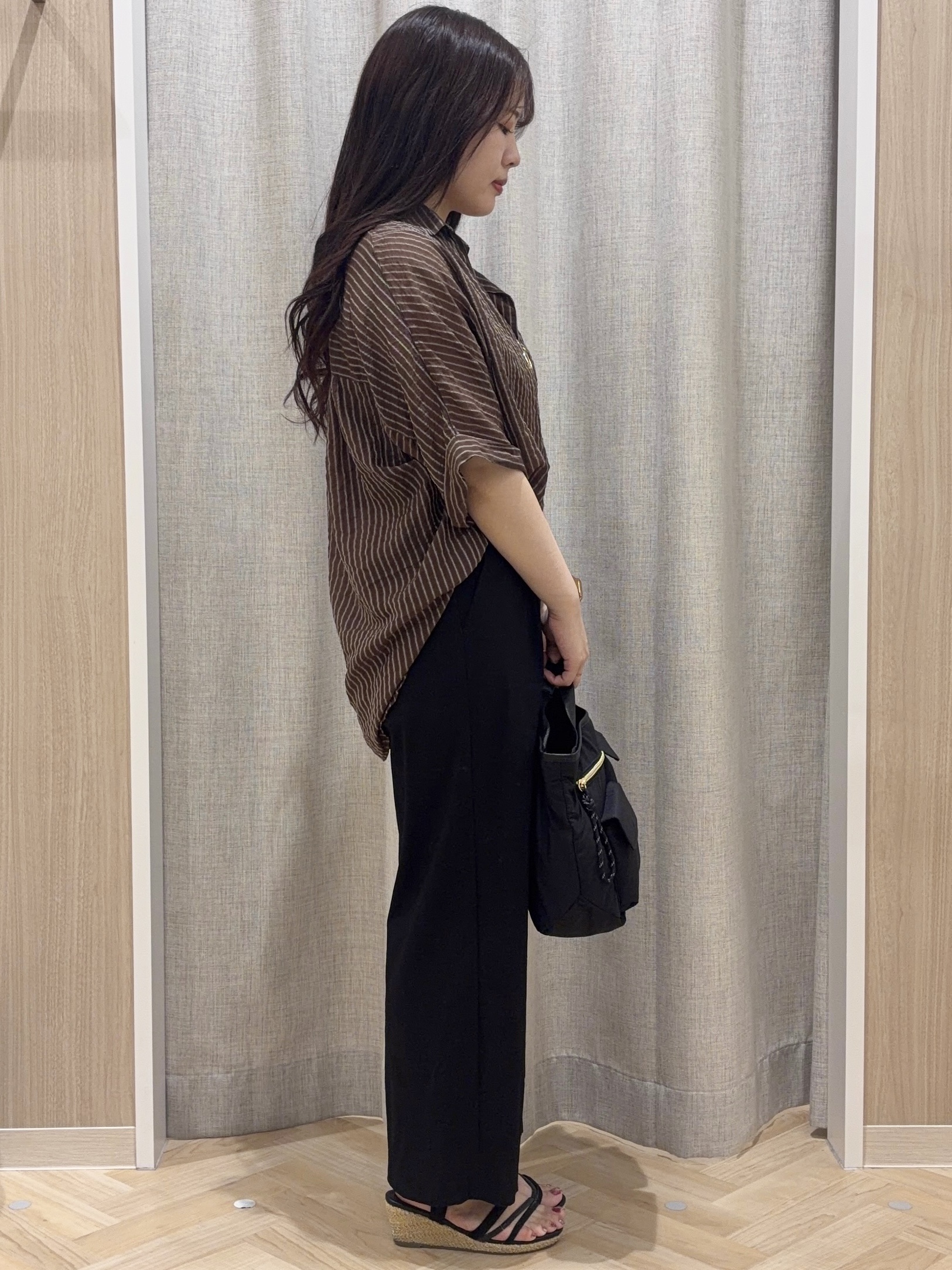 minamiさんの「grove｜【洗濯機◎・体型カバー】ON/OFF使える、シアースキッパーシャツ」を使ったコーディネート