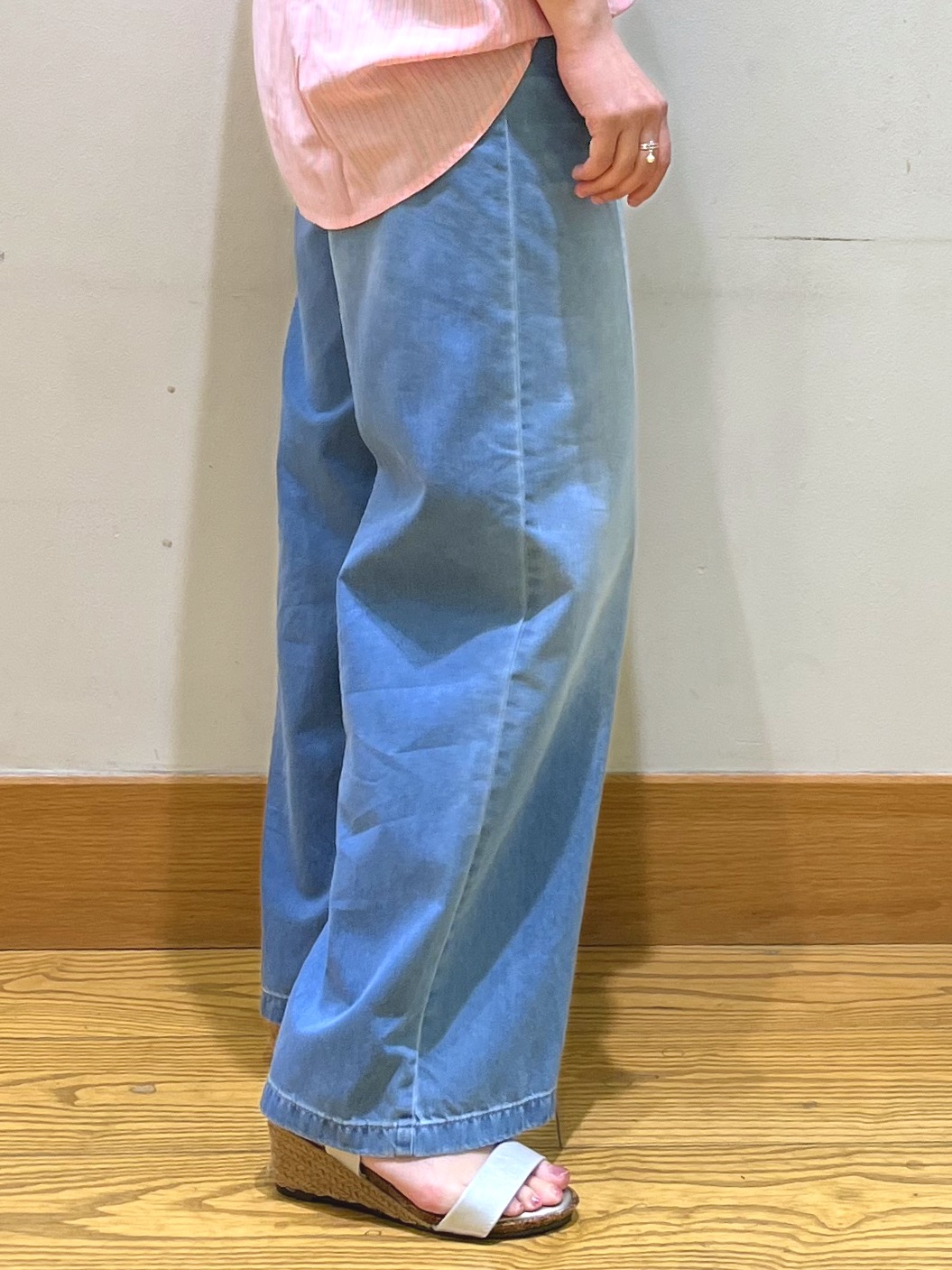 ゆっきーさんの「SHOO･LA･RUE｜【ひんやり/洗濯機可/体型カバー】二の腕隠れる ゆるっと襟ギャザーレーヨンブラウス」を使ったコーディネート