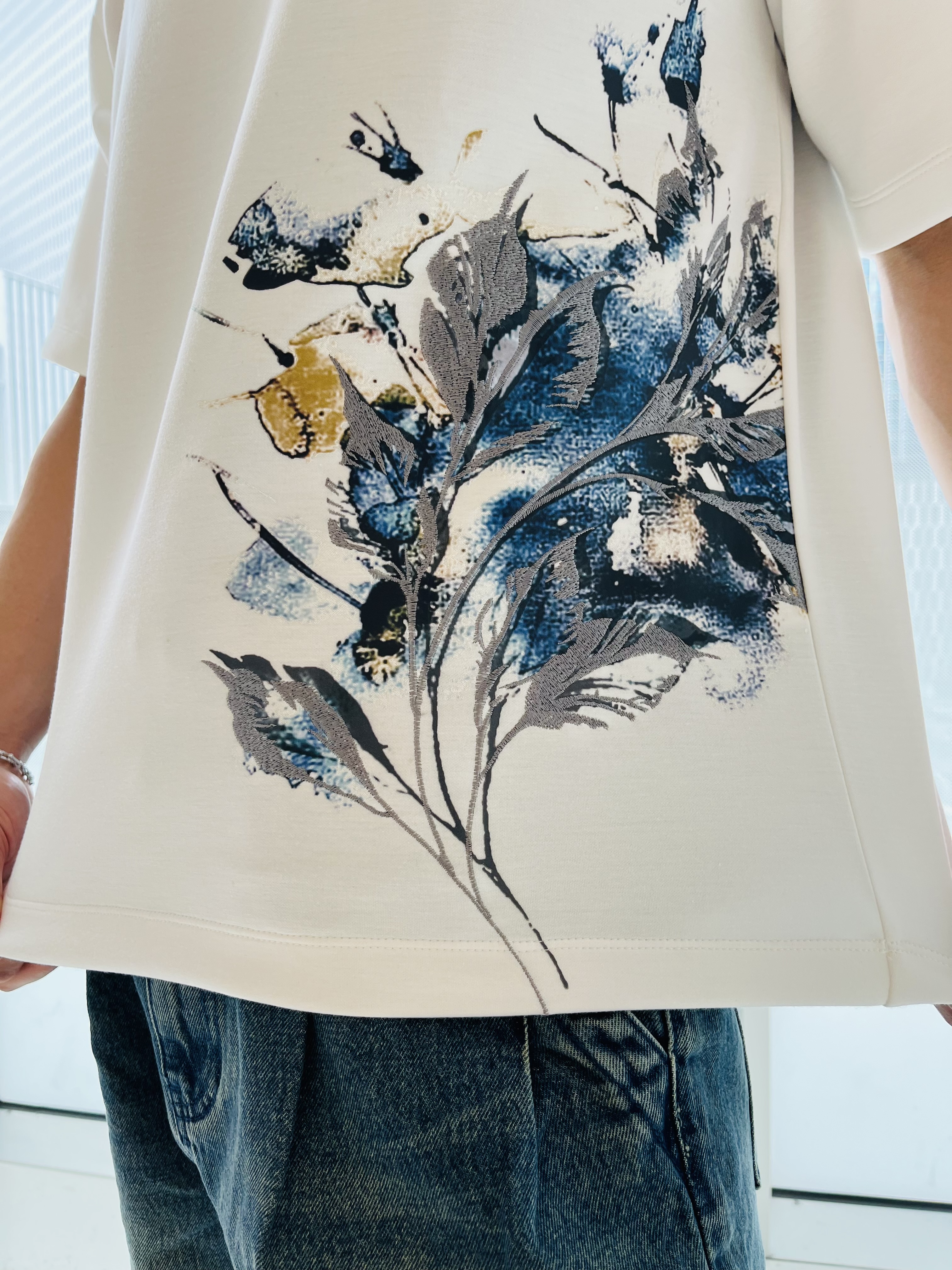 RITSUKIさんの「tk.TAKEO KIKUCHI｜リーフエンブロブラーTシャツ」を使ったコーディネート