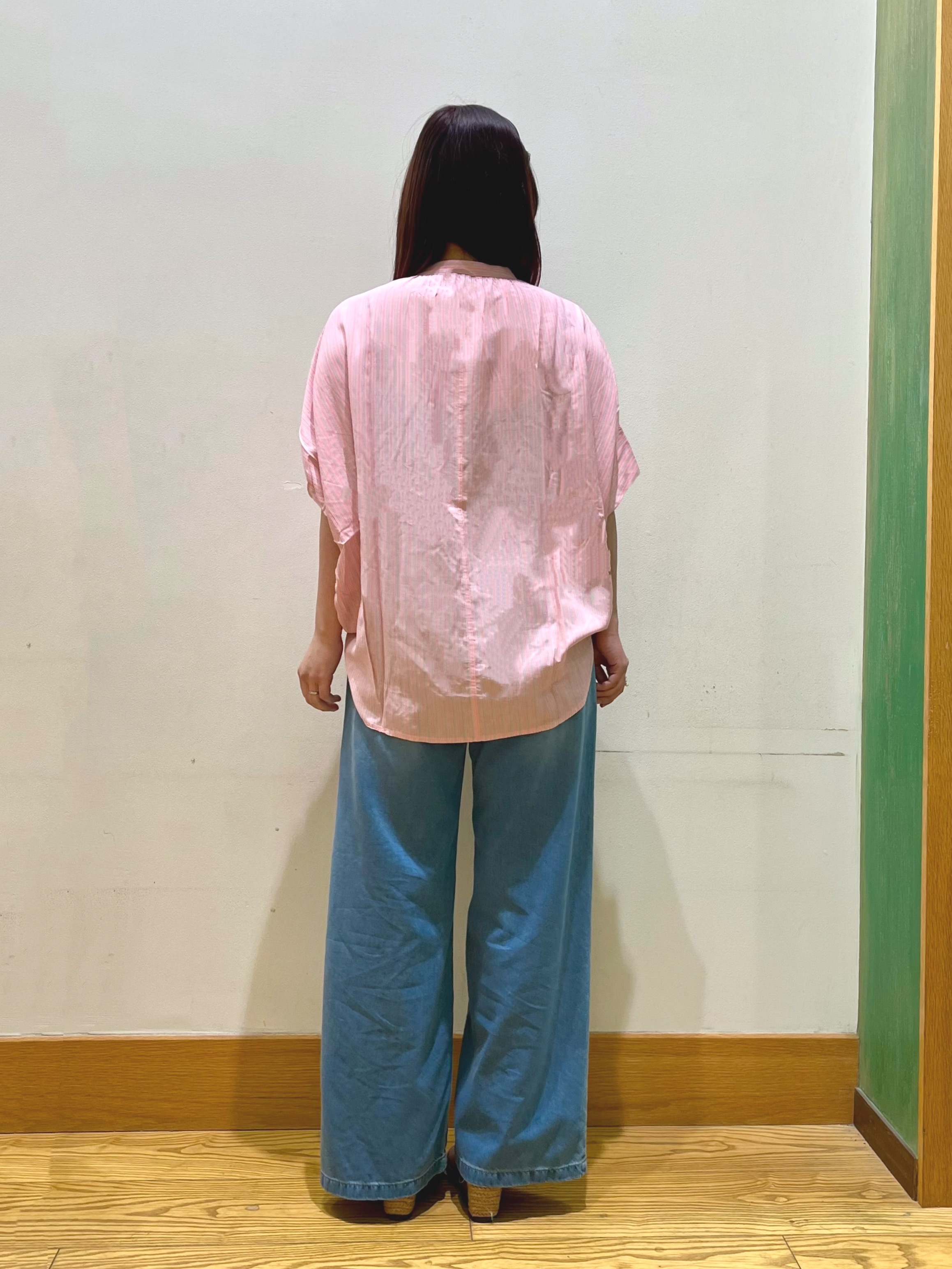 ゆっきーさんの「SHOO･LA･RUE｜【ひんやり/洗濯機可/体型カバー】二の腕隠れる ゆるっと襟ギャザーレーヨンブラウス」を使ったコーディネート