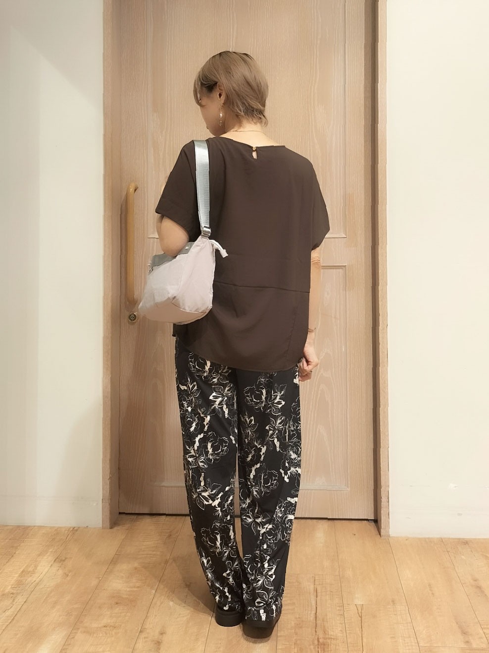 YUKIさんの「SHOO･LA･RUE｜【洗濯機可/セットアップ可】軽凛(かろりん) ひんやり切替コクーントップス」を使ったコーディネート