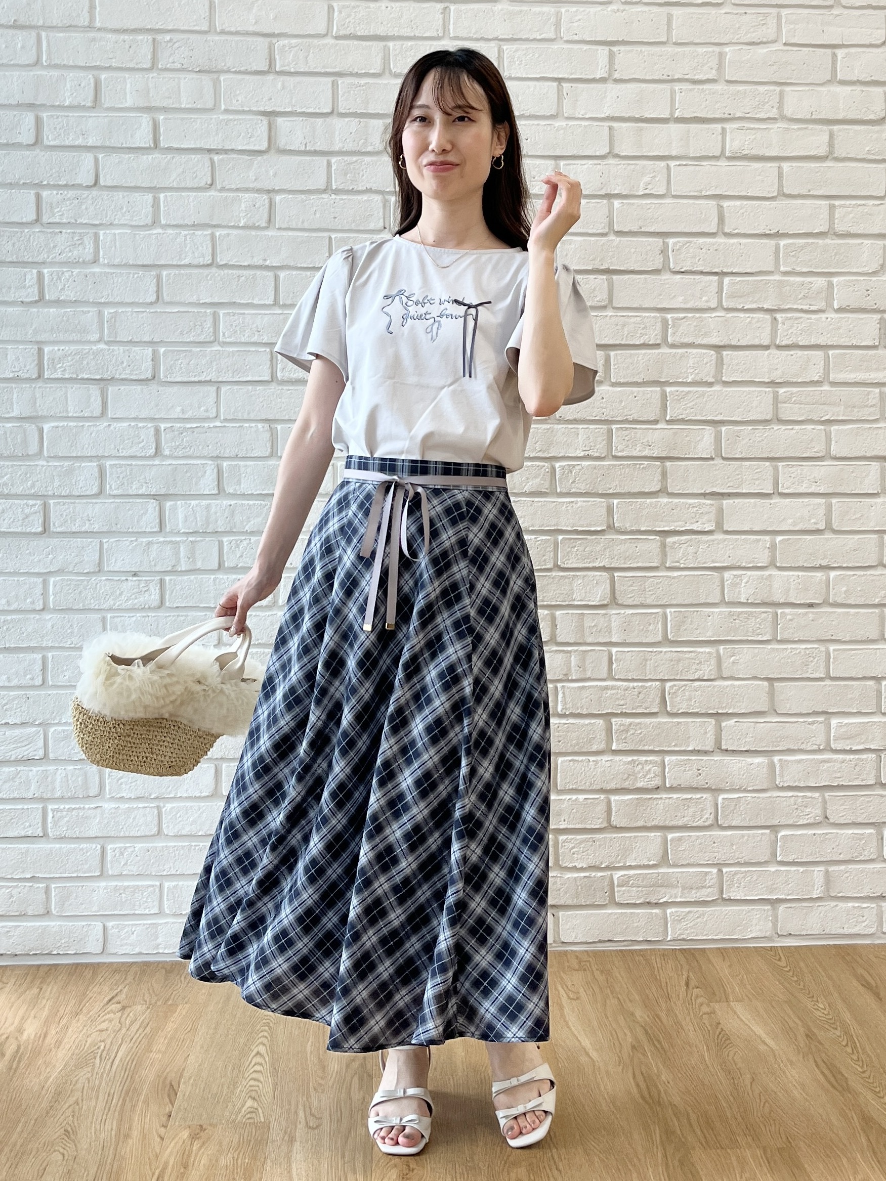 はばさんの「Couture brooch｜リボンロゴTシャツ」を使ったコーディネート