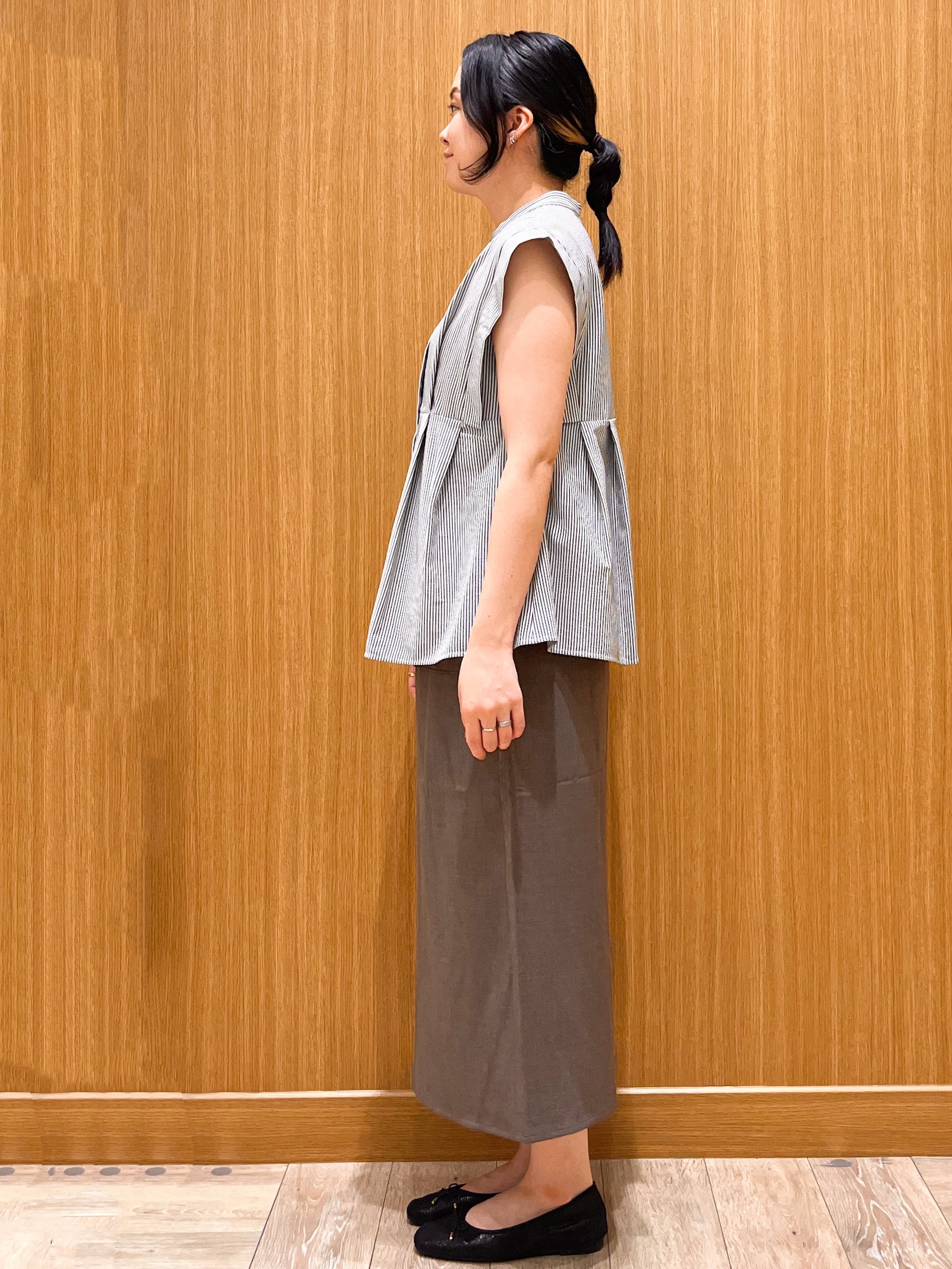 aさんの「OPAQUE.CLIP｜『STORY Web7月掲載』ペプラムブラウス《通気性／吸水速乾／UVケア／防シワ／洗濯機OK》」を使ったコーディネート