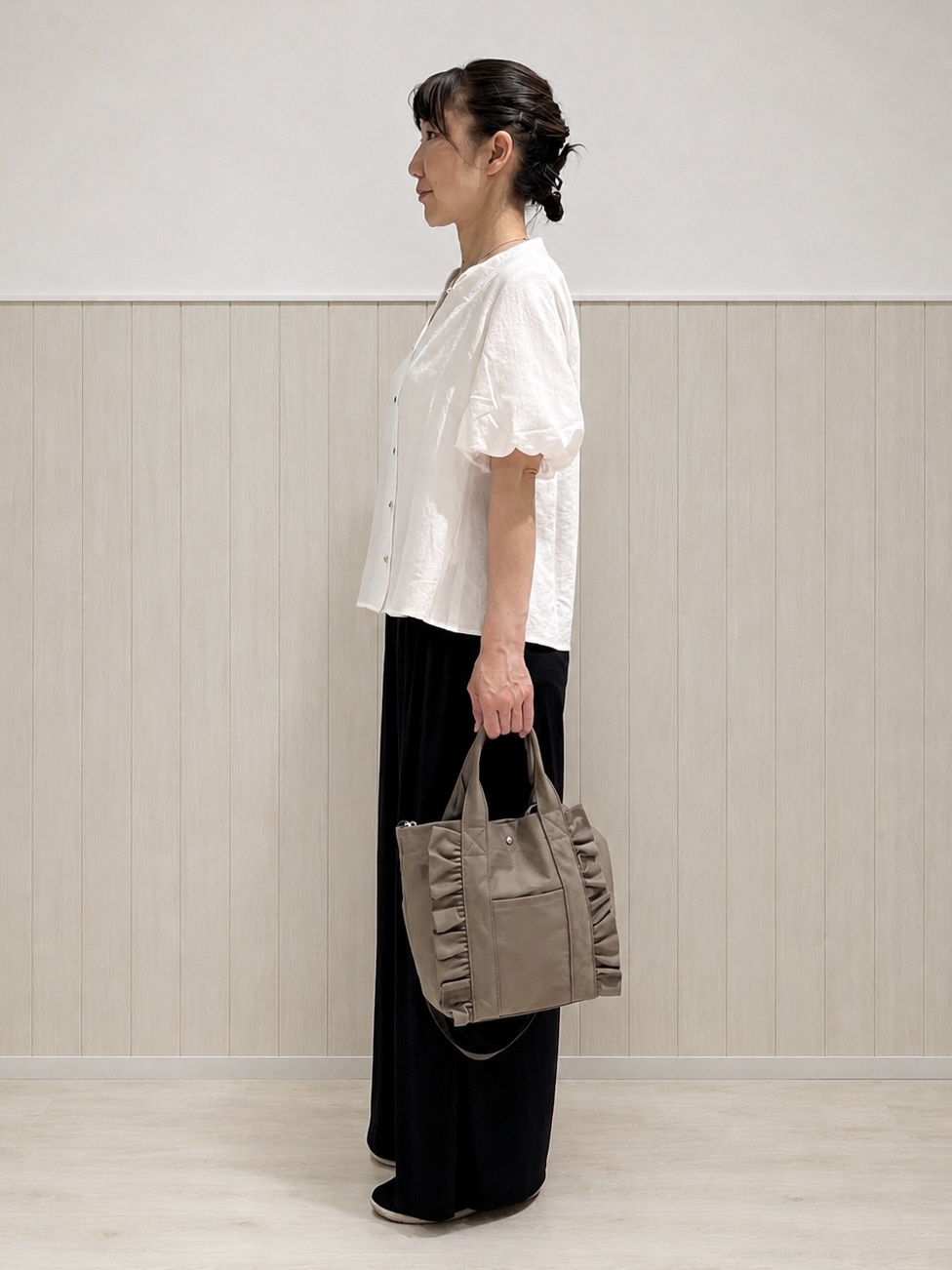 まつみさんの「SHOO･LA･RUE｜【S-LL/洗濯機可】バルーンスリーブ　キーネックブラウス」を使ったコーディネート
