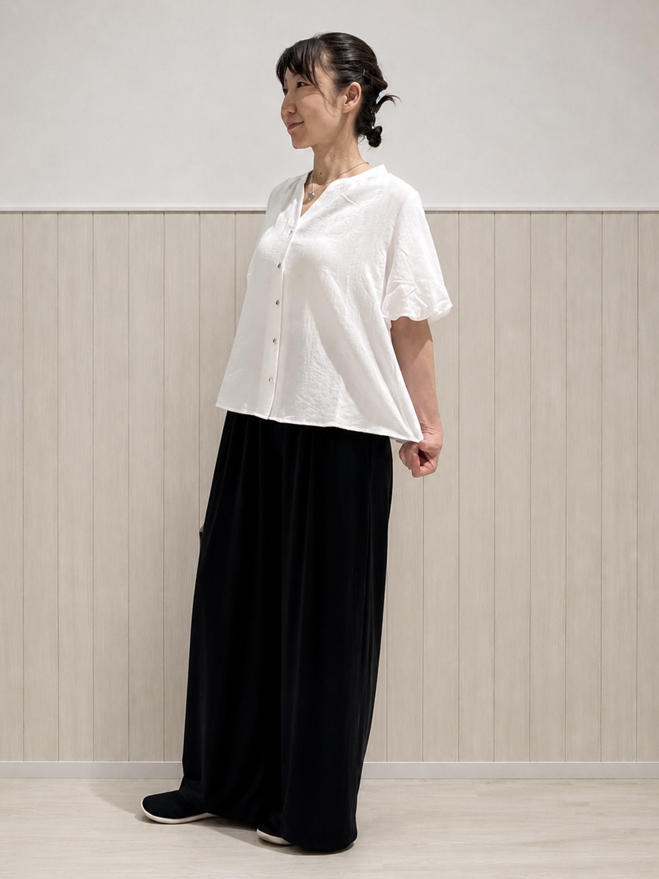 まつみさんの「SHOO･LA･RUE｜【S-LL/洗濯機可】バルーンスリーブ　キーネックブラウス」を使ったコーディネート