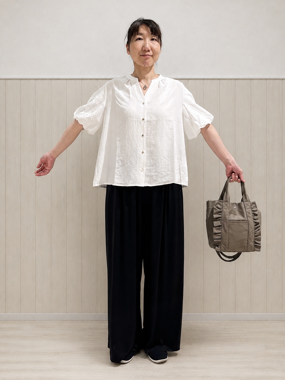 まつみさんの「SHOO･LA･RUE｜【S-LL/洗濯機可】バルーンスリーブ　キーネックブラウス」を使ったコーディネート
