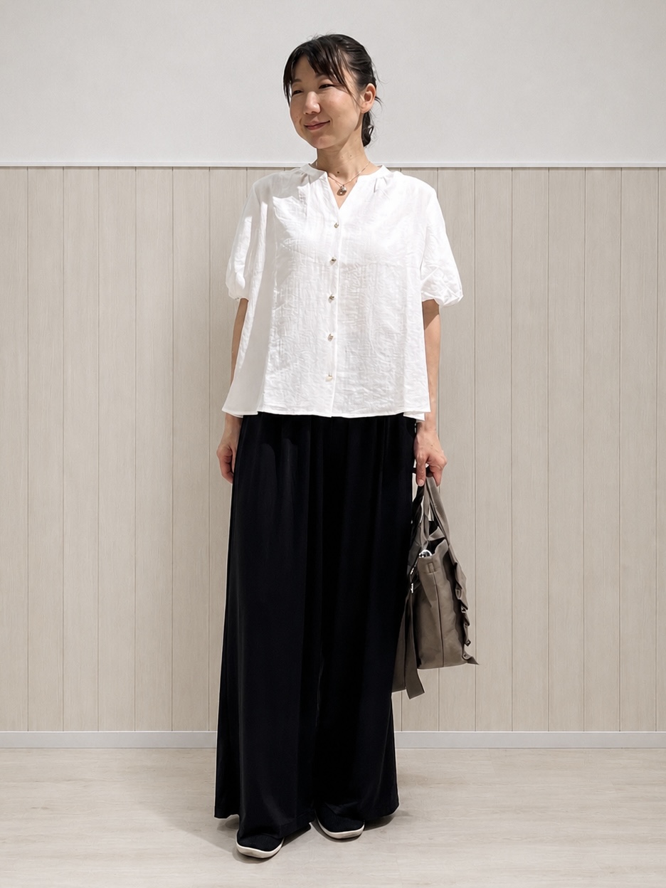まつみさんの「SHOO･LA･RUE｜【S-LL/洗濯機可】バルーンスリーブ　キーネックブラウス」を使ったコーディネート