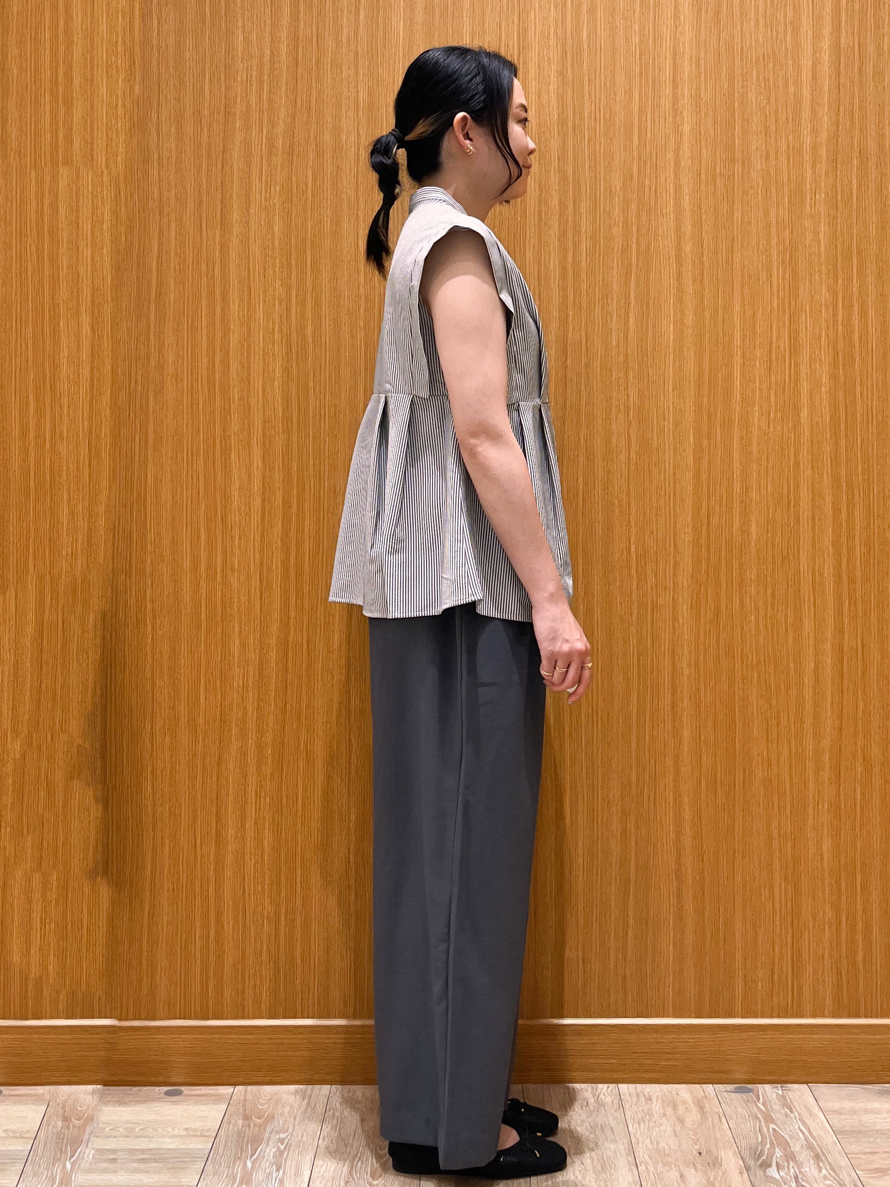aさんの「OPAQUE.CLIP｜『STORY Web7月掲載』ペプラムブラウス《通気性／吸水速乾／UVケア／防シワ／洗濯機OK》」を使ったコーディネート
