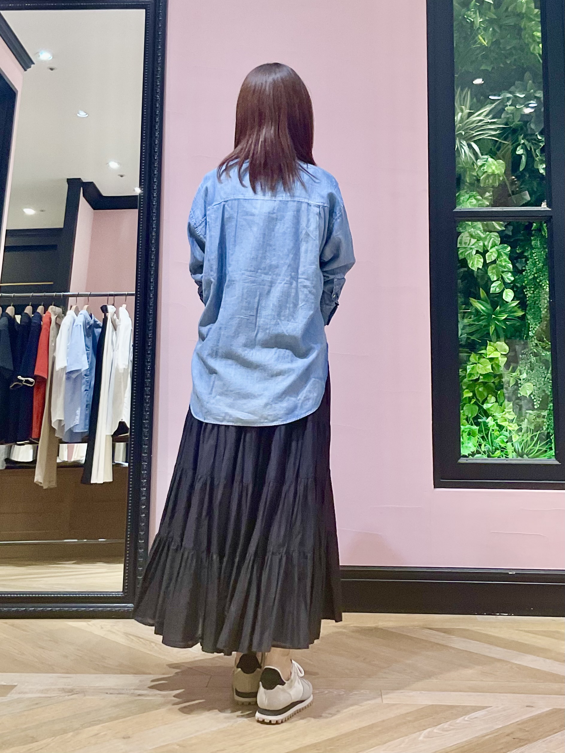 Hiwatashiさんの「DRESSTERIOR｜【涼しく着映え】シアーデニムシャツ」を使ったコーディネート