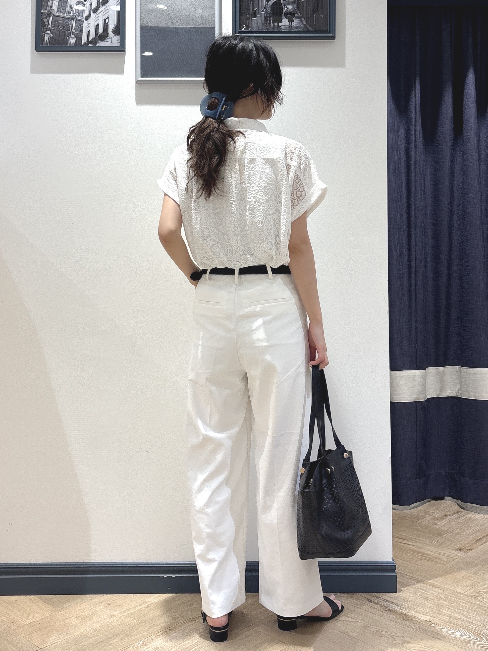 ayakaさんの「grove｜【洗える・体型カバー】レースドルマンシャツ」を使ったコーディネート