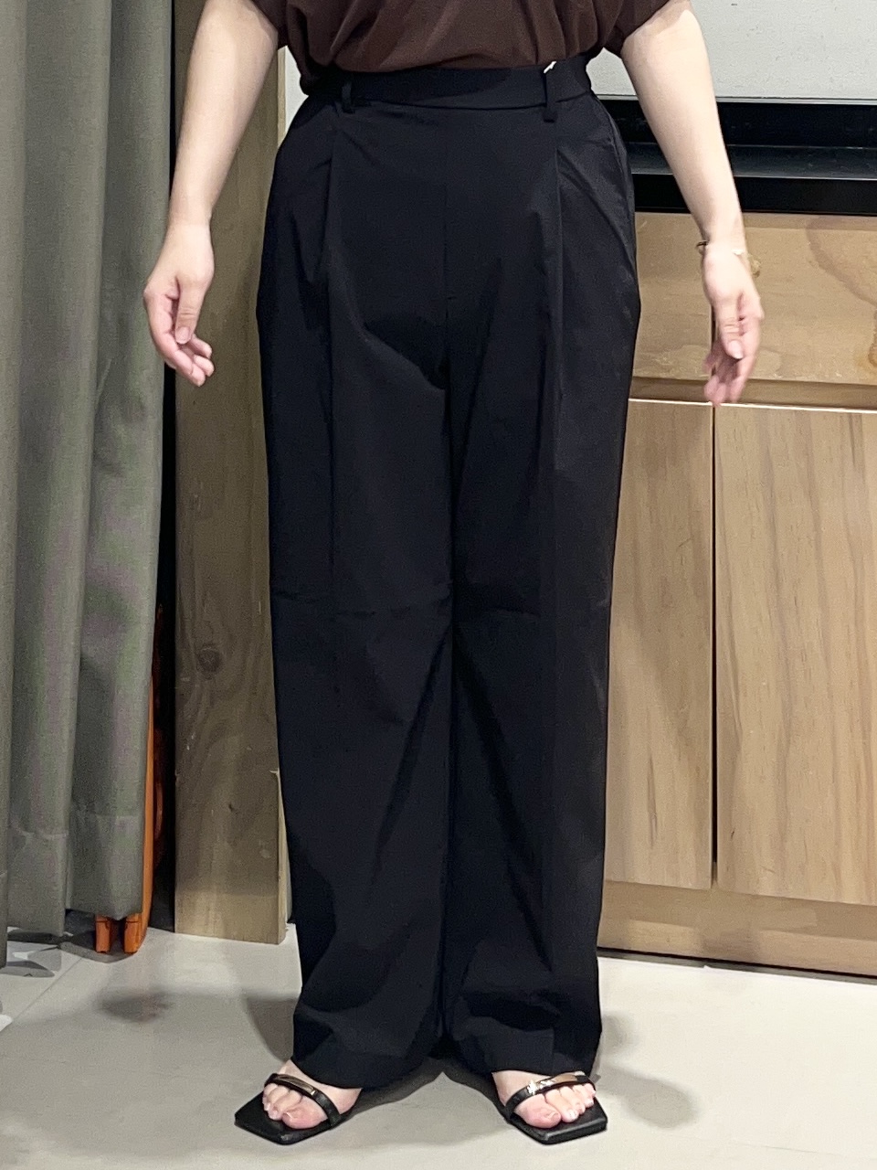 かのさんの「THE SHOP TK｜【ひんやり/体型カバー】裾レース切り替え スキッパーシャツ」を使ったコーディネート