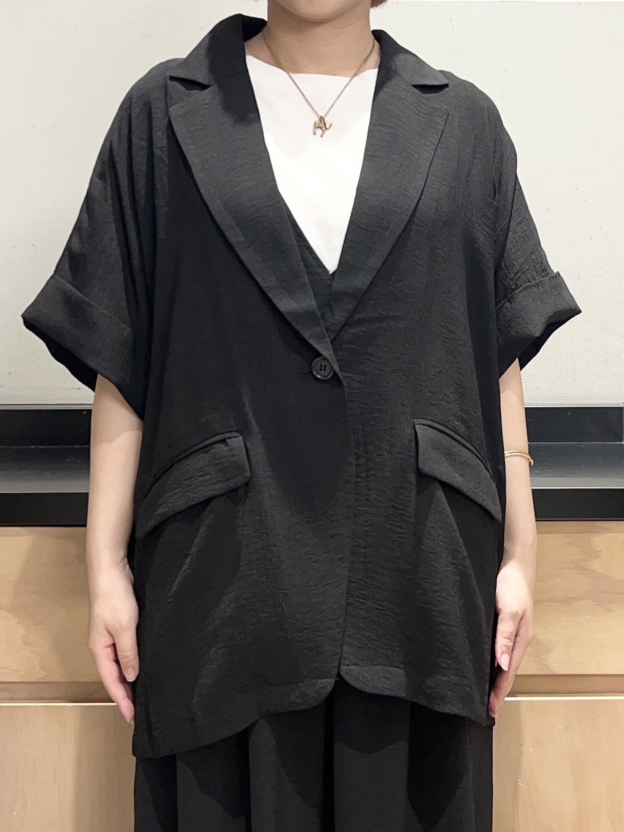 かのさんの「THE SHOP TK｜【ひんやり/吸水速乾/UV/防しわ】ON/OFFどちらにも 軽やか半袖ジャケット」を使ったコーディネート