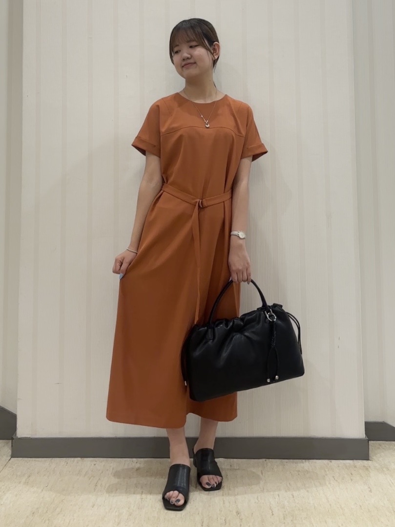 ちひさんの「INDIVI｜【華奢見え】ベルト付きナローワンピース」を使ったコーディネート