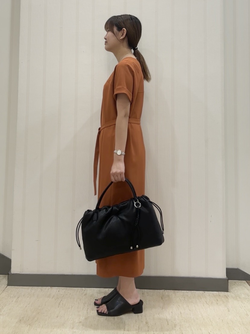 ちひさんの「INDIVI｜【華奢見え】ベルト付きナローワンピース」を使ったコーディネート