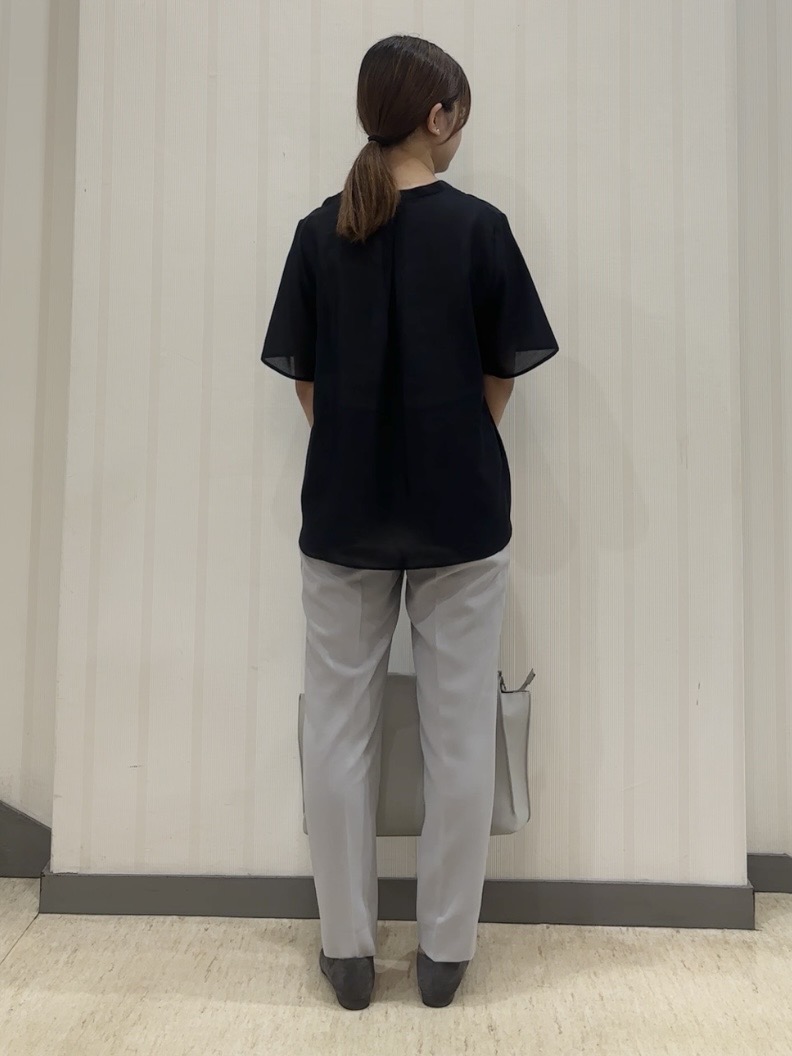 ちひさんの「INDIVI｜【接触冷感/洗える】シアーシャンブレーピンタックブラウス」を使ったコーディネート