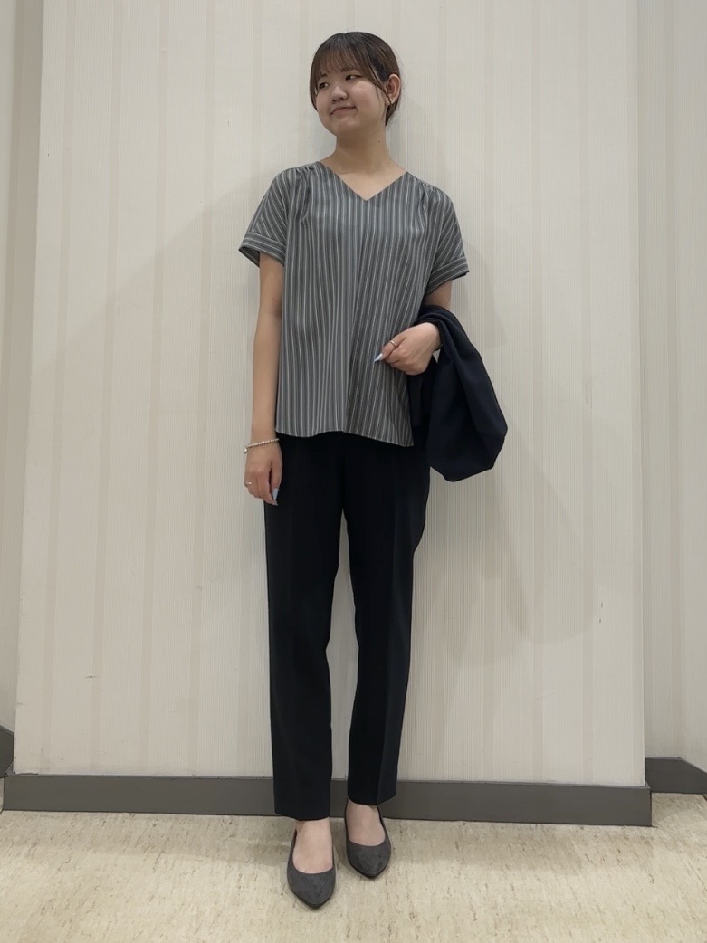 ちひさんの「INDIVI｜【清涼感／UVケア／接触冷感】Vネックストライプブラウス」を使ったコーディネート