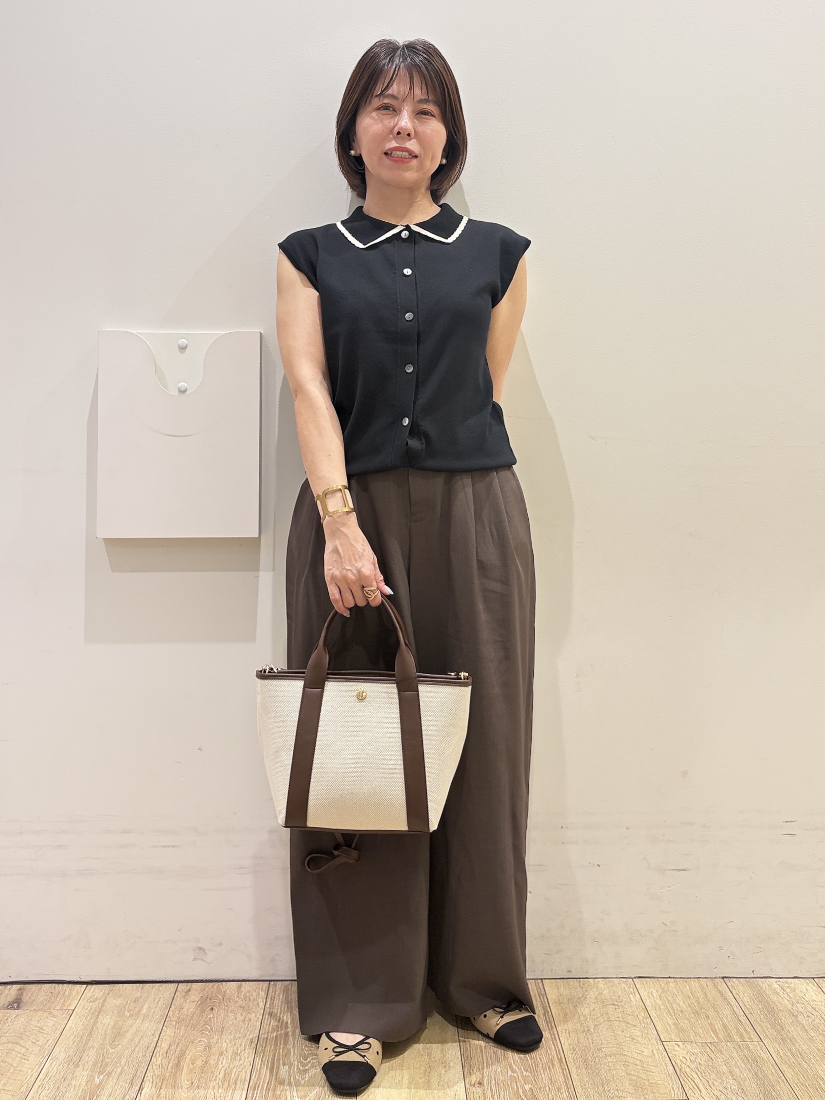 YUKOさんの「index｜配色衿フレンチスリーブニット【洗濯機OK】」を使ったコーディネート