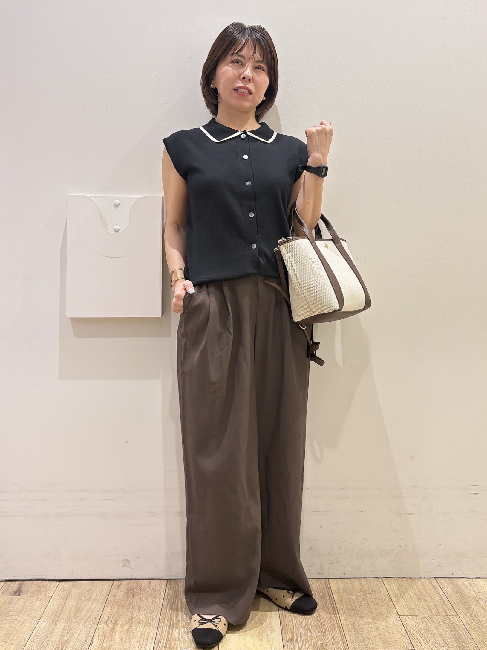 YUKOさんの「index｜配色衿フレンチスリーブニット【洗濯機OK】」を使ったコーディネート