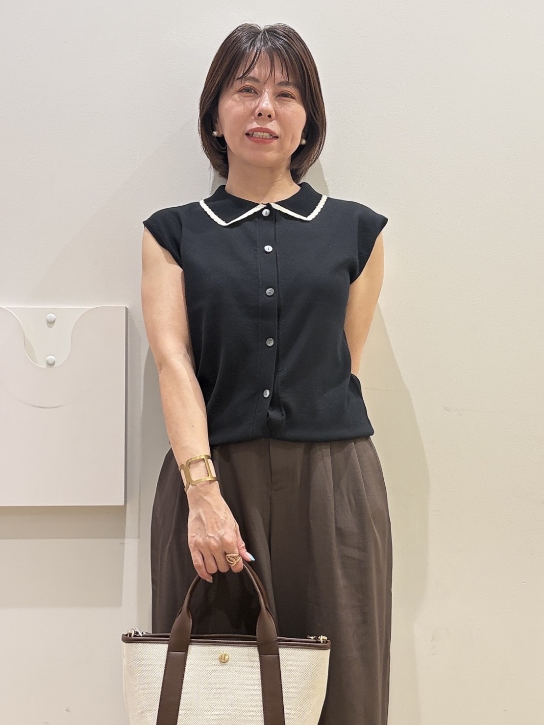 YUKOさんの「index｜配色衿フレンチスリーブニット【洗濯機OK】」を使ったコーディネート