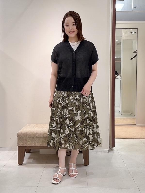 YUIさんの「UNTITLED｜【洗える/清涼感】ドライタッチスリーブレスカーディガン」を使ったコーディネート
