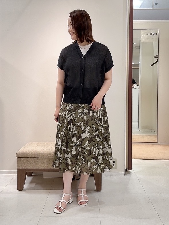 YUIさんの「UNTITLED｜【洗える/清涼感】ドライタッチスリーブレスカーディガン」を使ったコーディネート