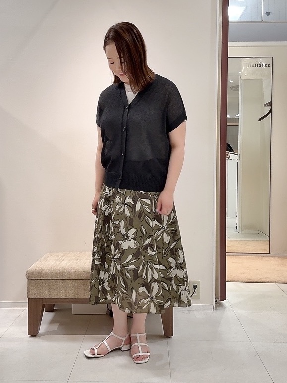 YUIさんの「UNTITLED｜【洗える/清涼感】ドライタッチスリーブレスカーディガン」を使ったコーディネート