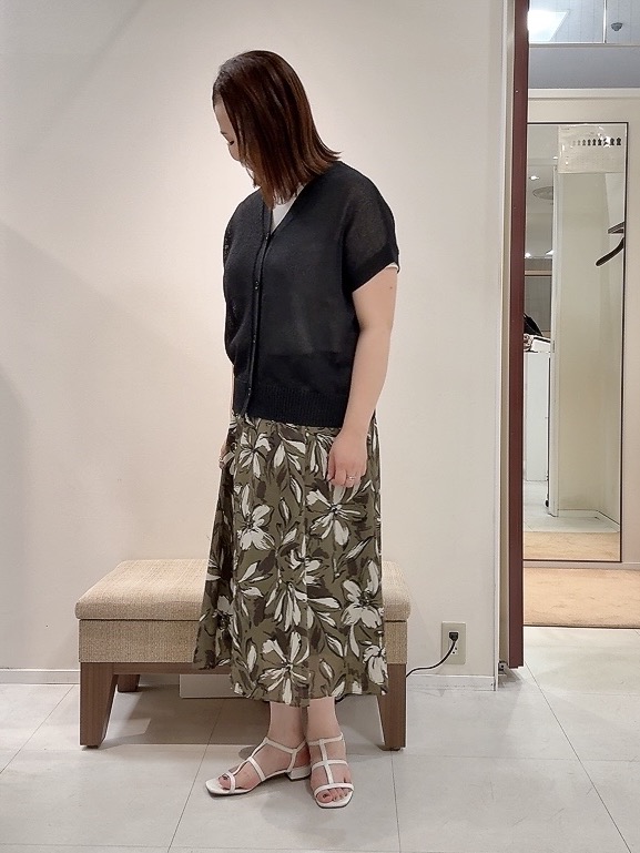 YUIさんの「UNTITLED｜【洗える/清涼感】ドライタッチスリーブレスカーディガン」を使ったコーディネート