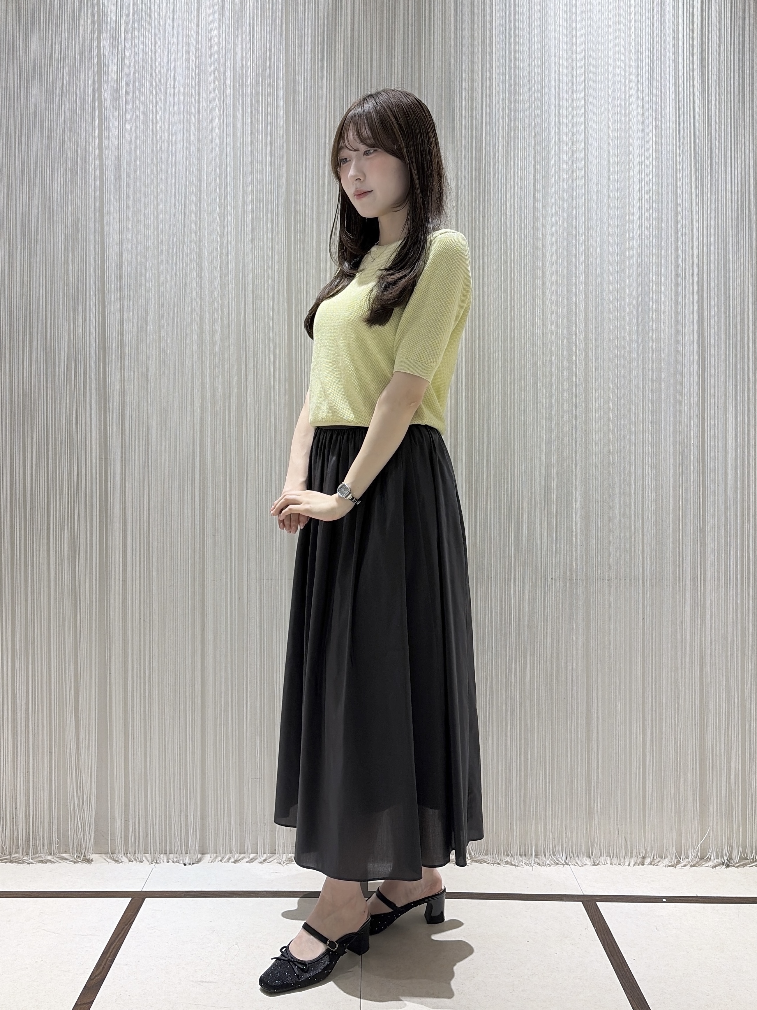 岡田美詩さんの「UNTITLED｜【アンサンブル可】ラメ混クルーネックプルオーバー」を使ったコーディネート