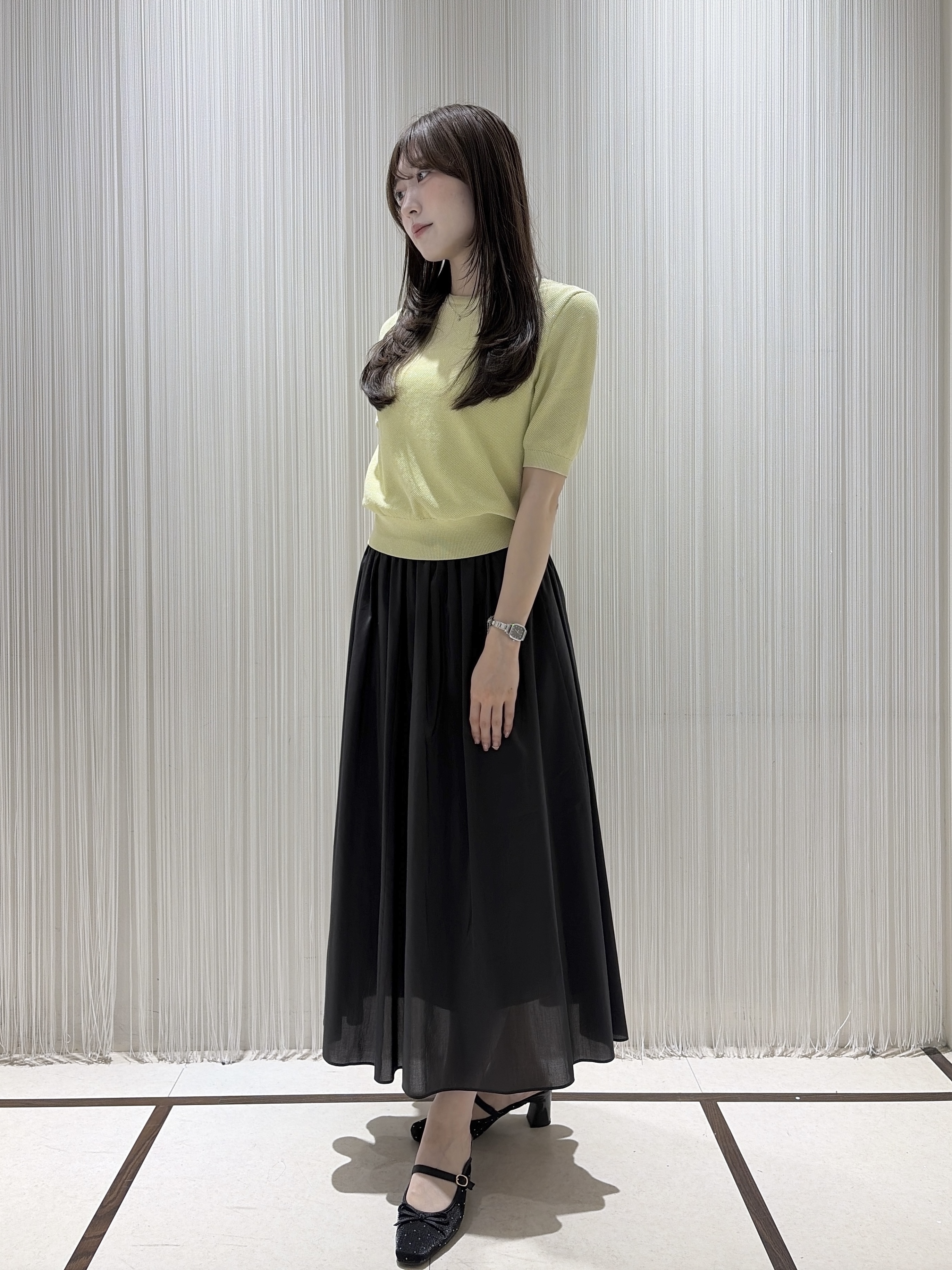 岡田美詩さんの「UNTITLED｜【アンサンブル可】ラメ混クルーネックプルオーバー」を使ったコーディネート
